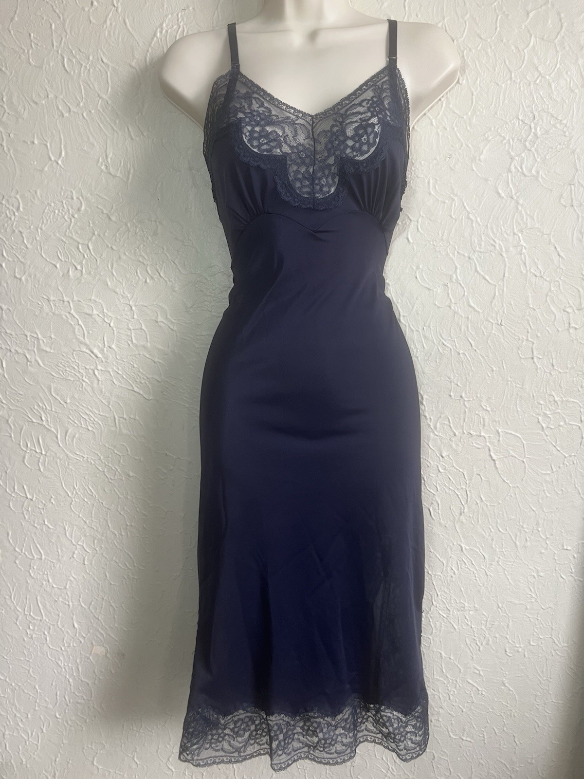 Vintage Laros Size Small Women’s Nightgown Slip Chemise 1960s Romantic Blue Lace
