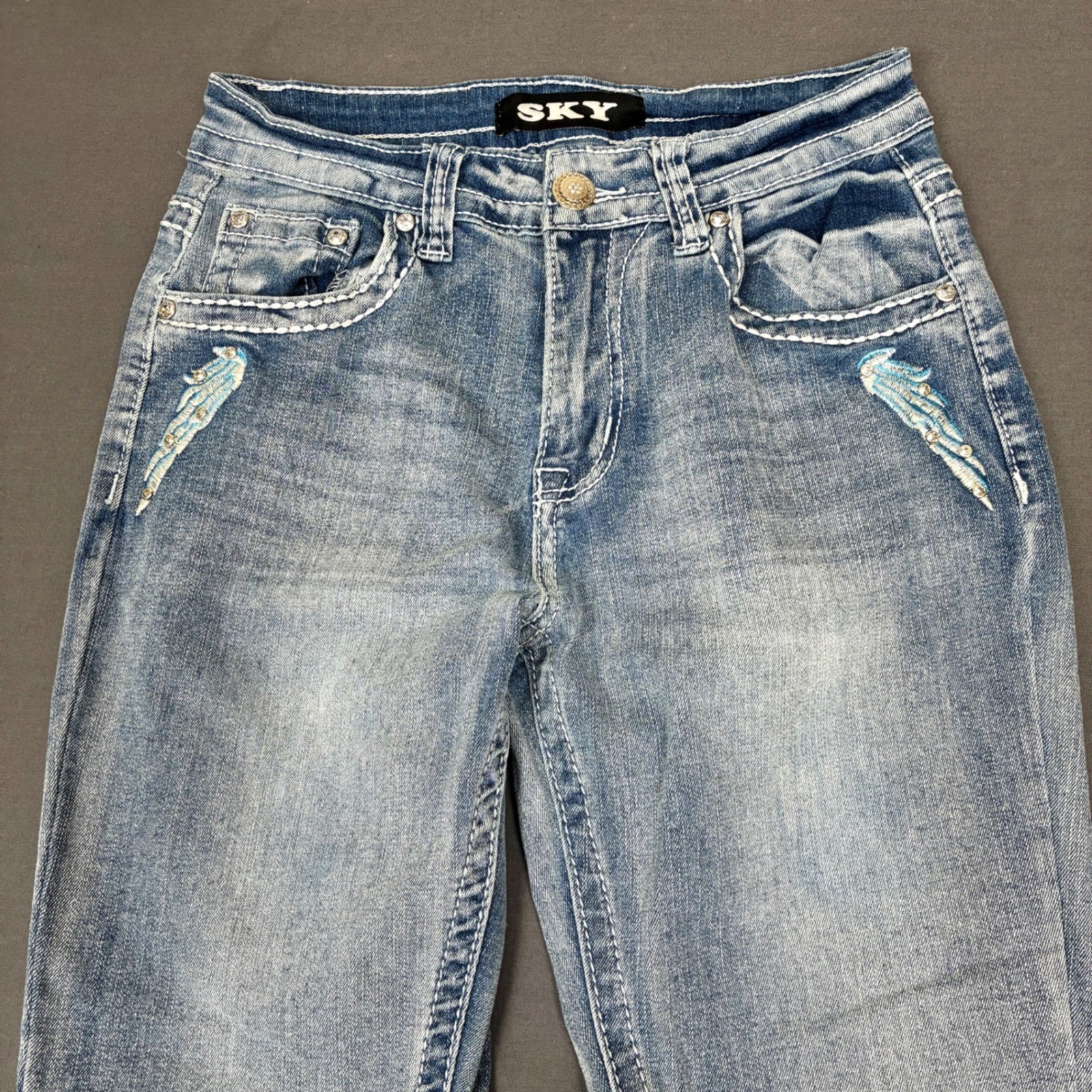 SKY Light Wash Flared Jeans Women’s Size 26×28 Heart Pockets Rhinestones
