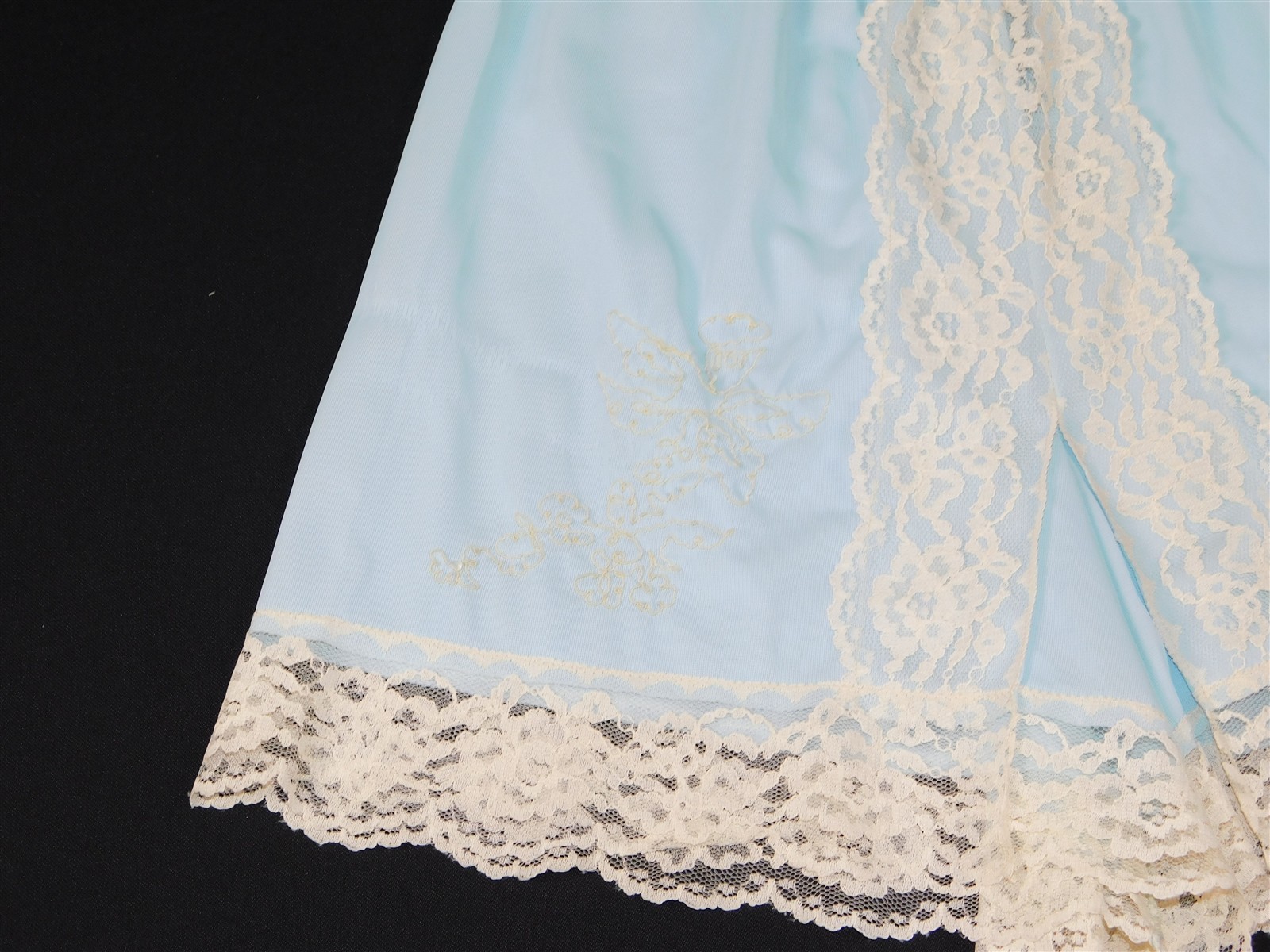 Vtg 1960s Blue Nylon Slip Embroidery Accents & Lace Hem Small Aristocraft