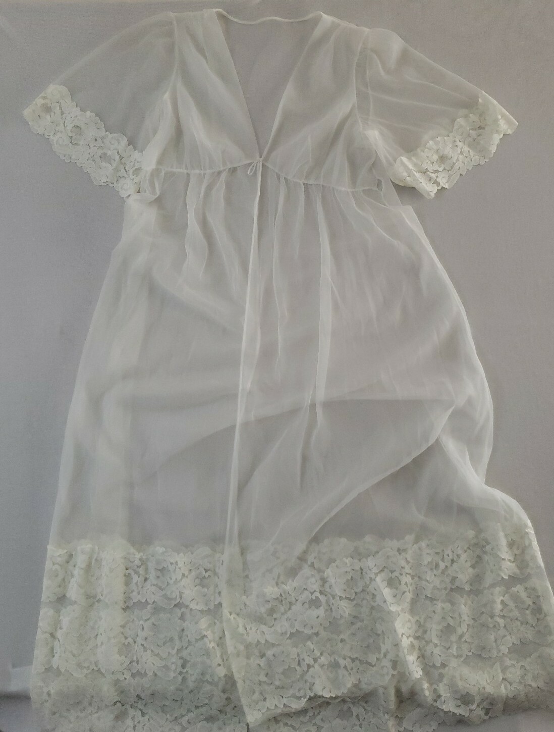 Vintage Lisette White Sheer Chiffon Peignoir Robe Negligee Nightgown Lace Medium