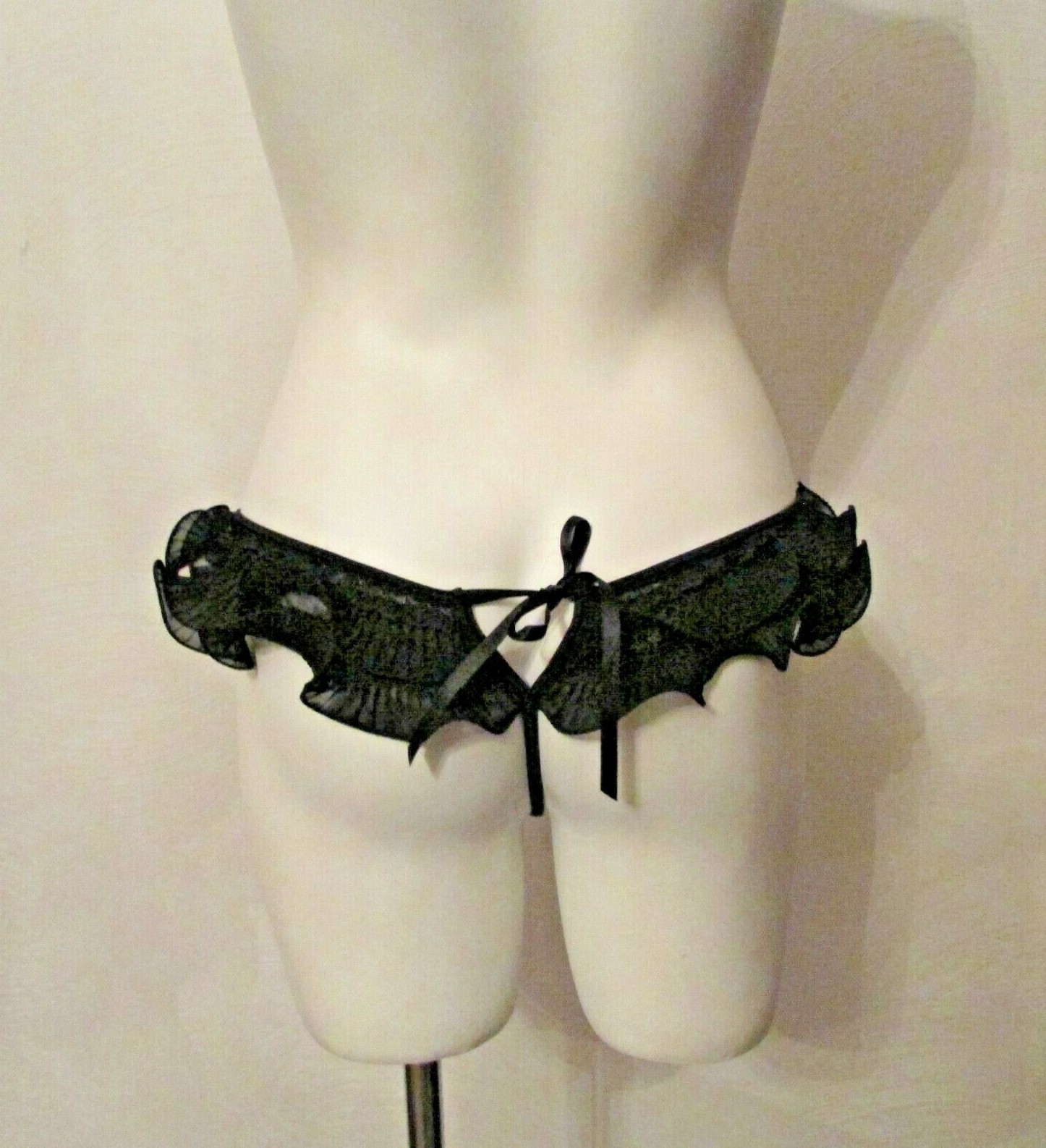 JC Penney Delicates J8365 Black Nylon Ruffled V-G-String Bikini Thong Panties 5
