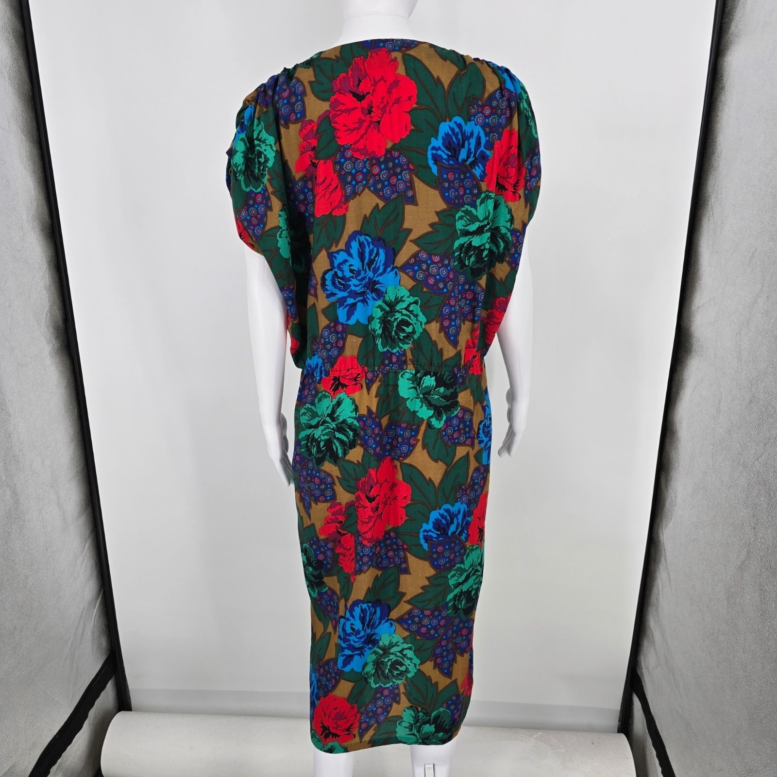 Vintage 1980s Unbranded Floral Print Dolman Sleeve V-Neck Midi Dress (XL)