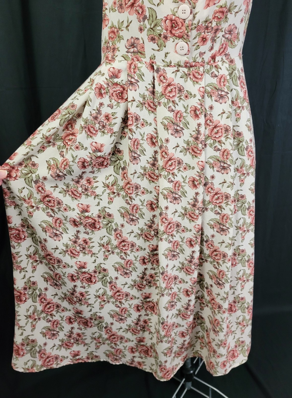 Vintage Ulterior Motives Lt Tan Jumper w Pink & Green Florals Size Medium