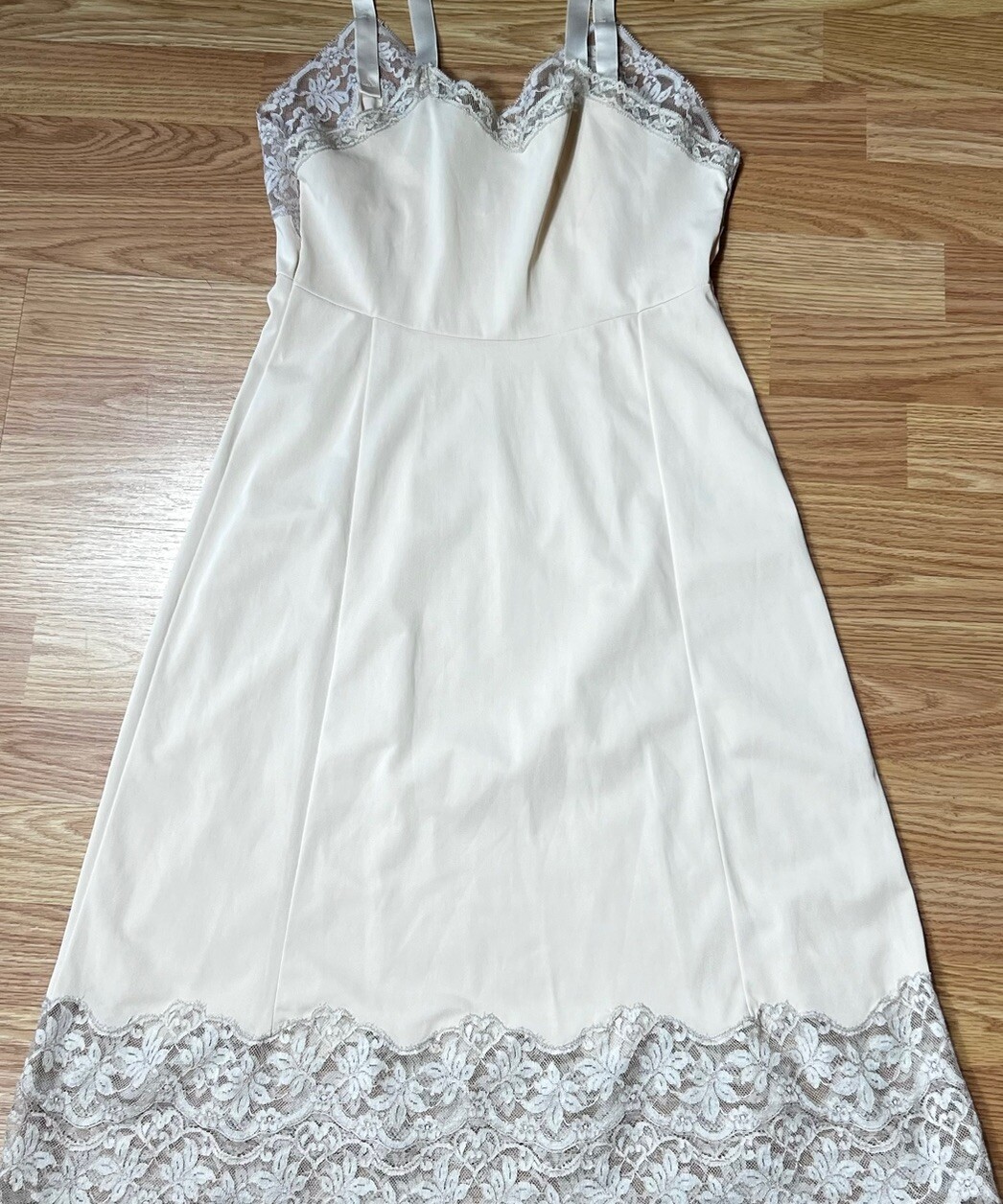 VTG Slip Nude Polyester Lace Bodice Knee Length Size M Lingerie 32” B/C Bust