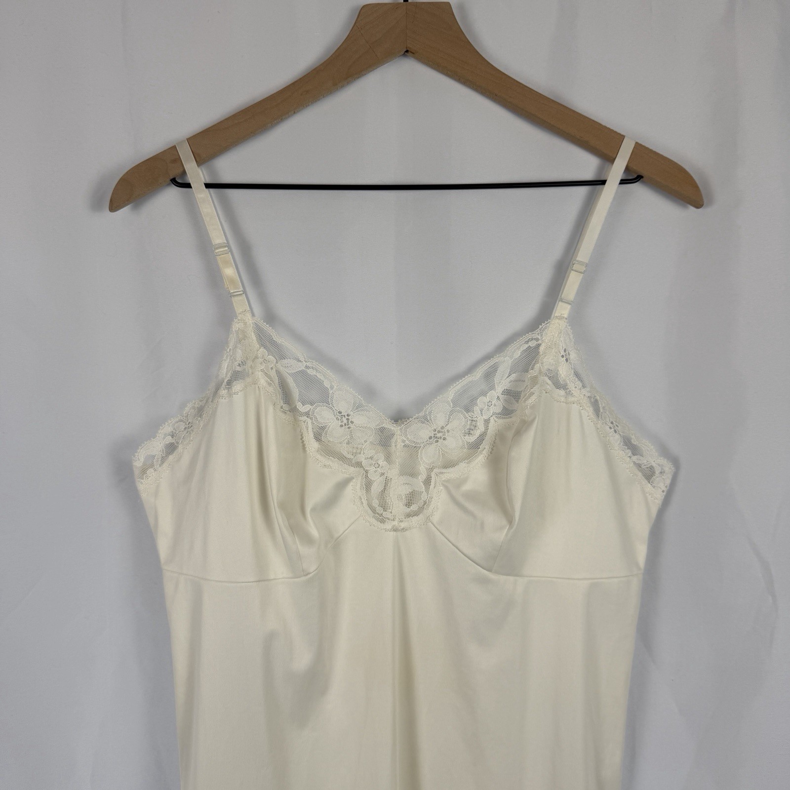 Vintage VANITY FAIR Full Slip Ivory Size 36 Lace Trim Indie Sleaze Dress Midi