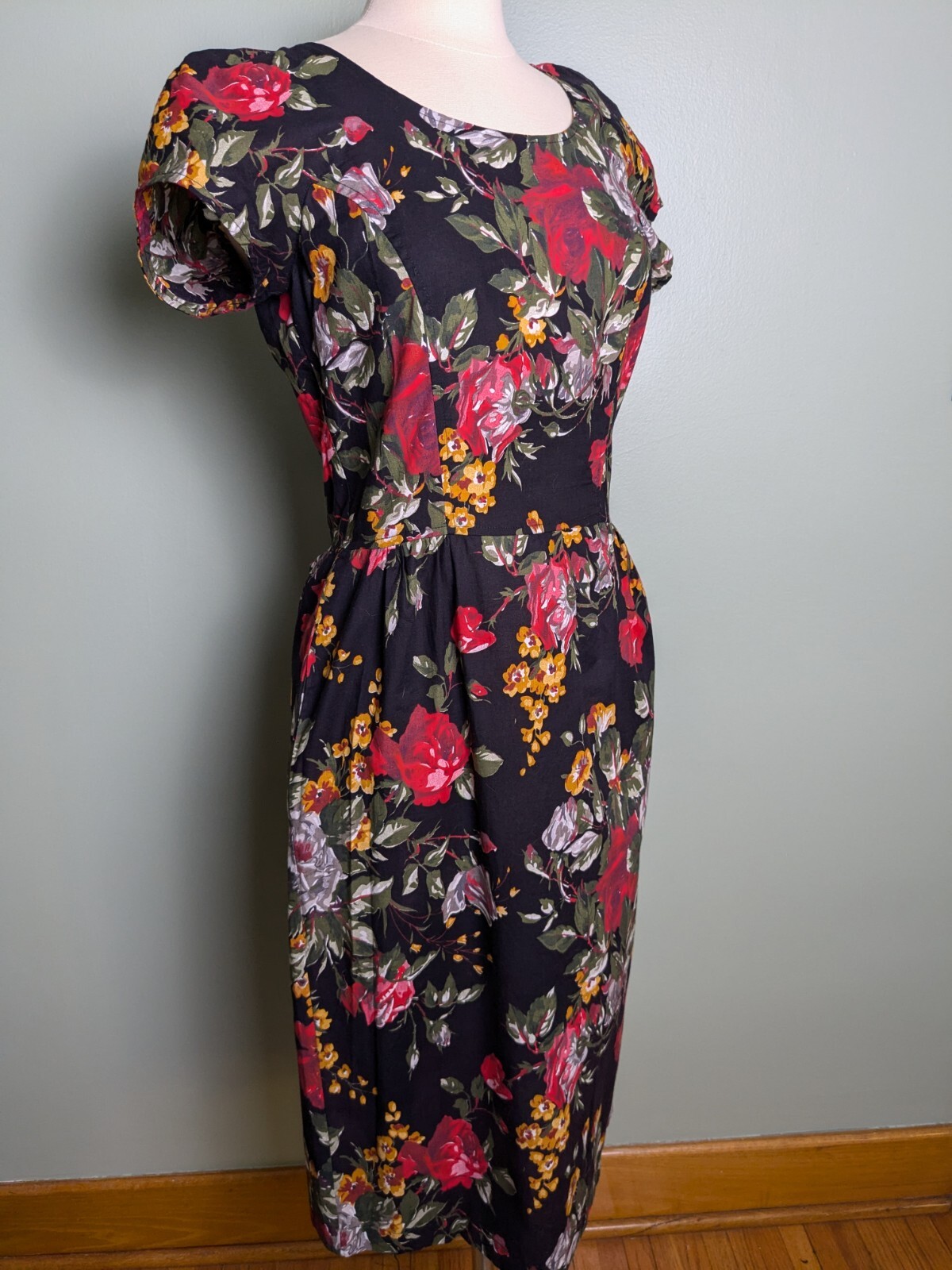 Vintage 80s Does 50s Rose Print Cotton Wiggle Dress Hepburn Button Down Back