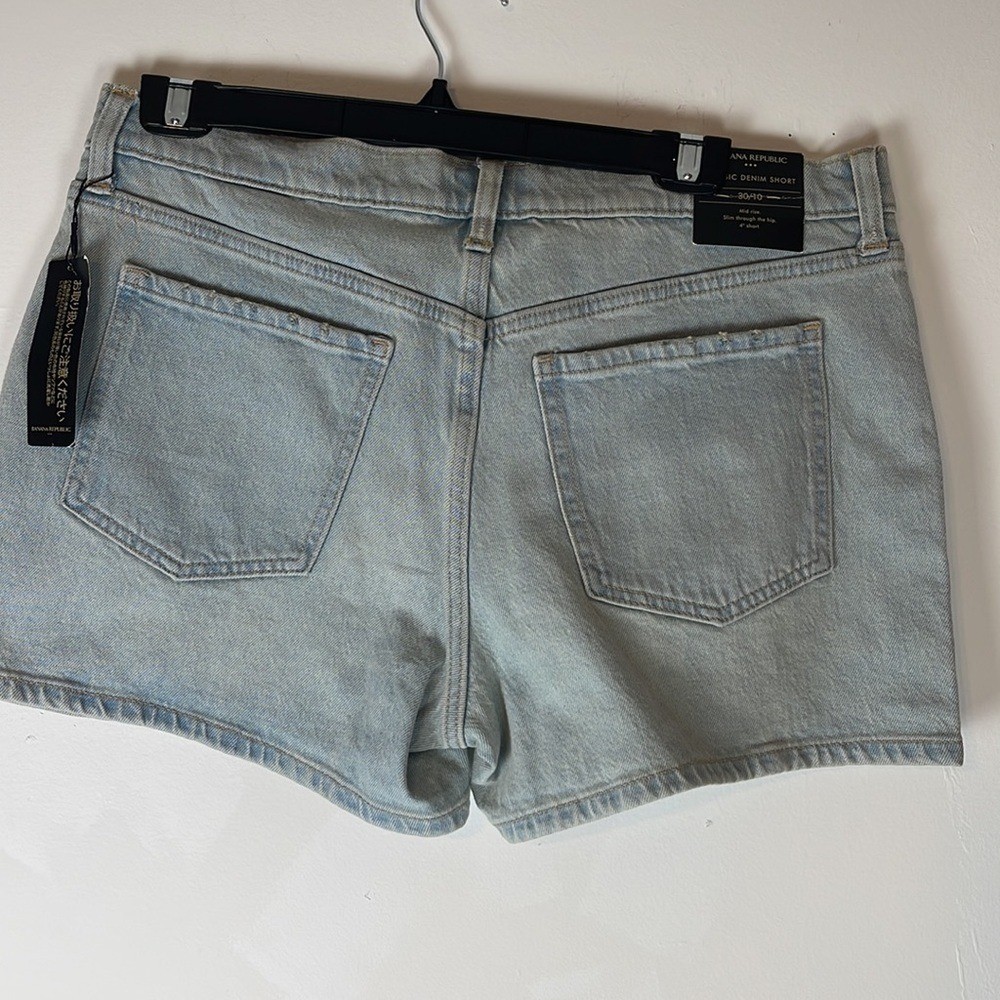 NWT! Banana Republic Classic Denim Mid Rise Shorts Size 30/10