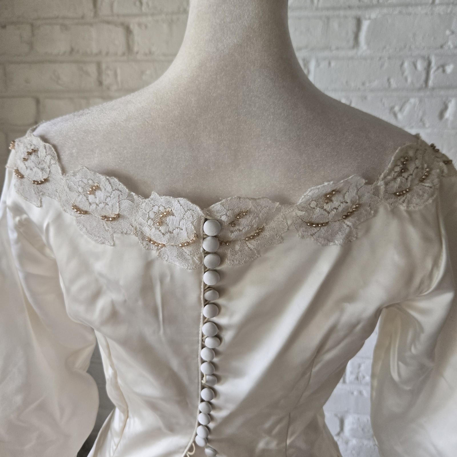 Vtg 1950s Romantic Ivory Beaded Lace Applique Wedding Gown, XS/2