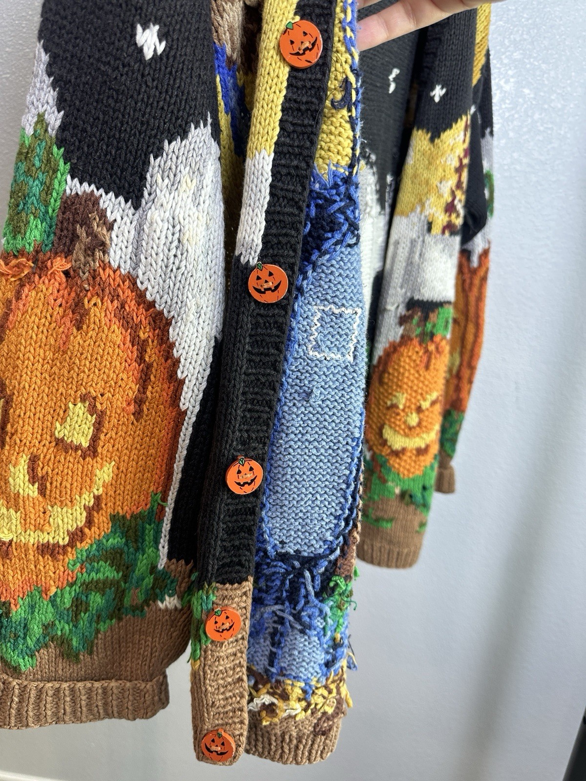 The Eagles Eye Vintage Halloween Cardigan Sweater with Scarecrow & Pumpkin Small