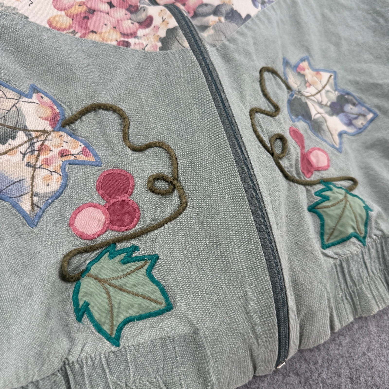 Southern Stitches Vintage Grape Floral Applique Zip Jacket Sage Green Large