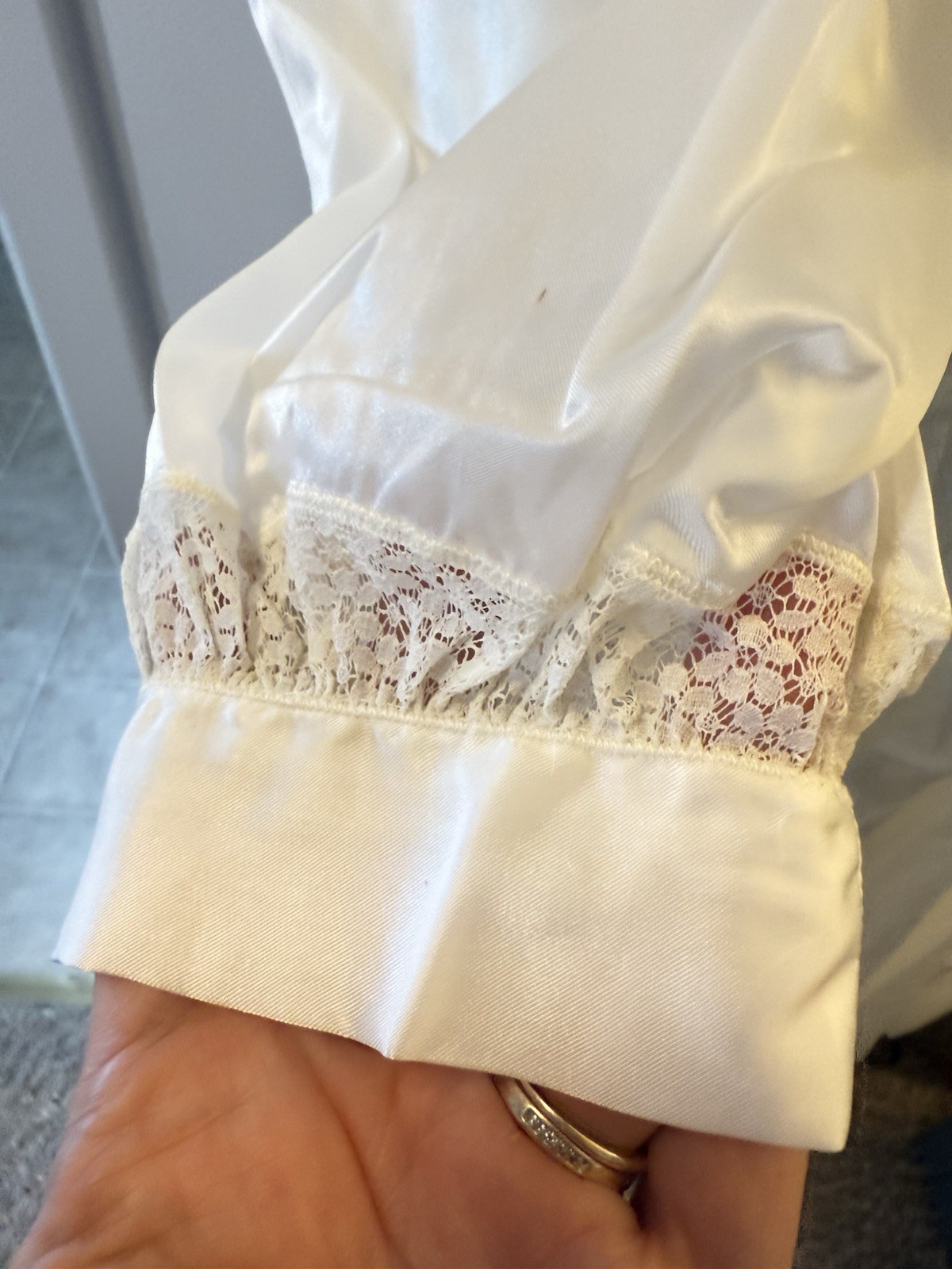 Vintage No Tag Poly Satin Long PEIGNOIR Robe Wrapper Floral Lace Hi Neck Tie 3X