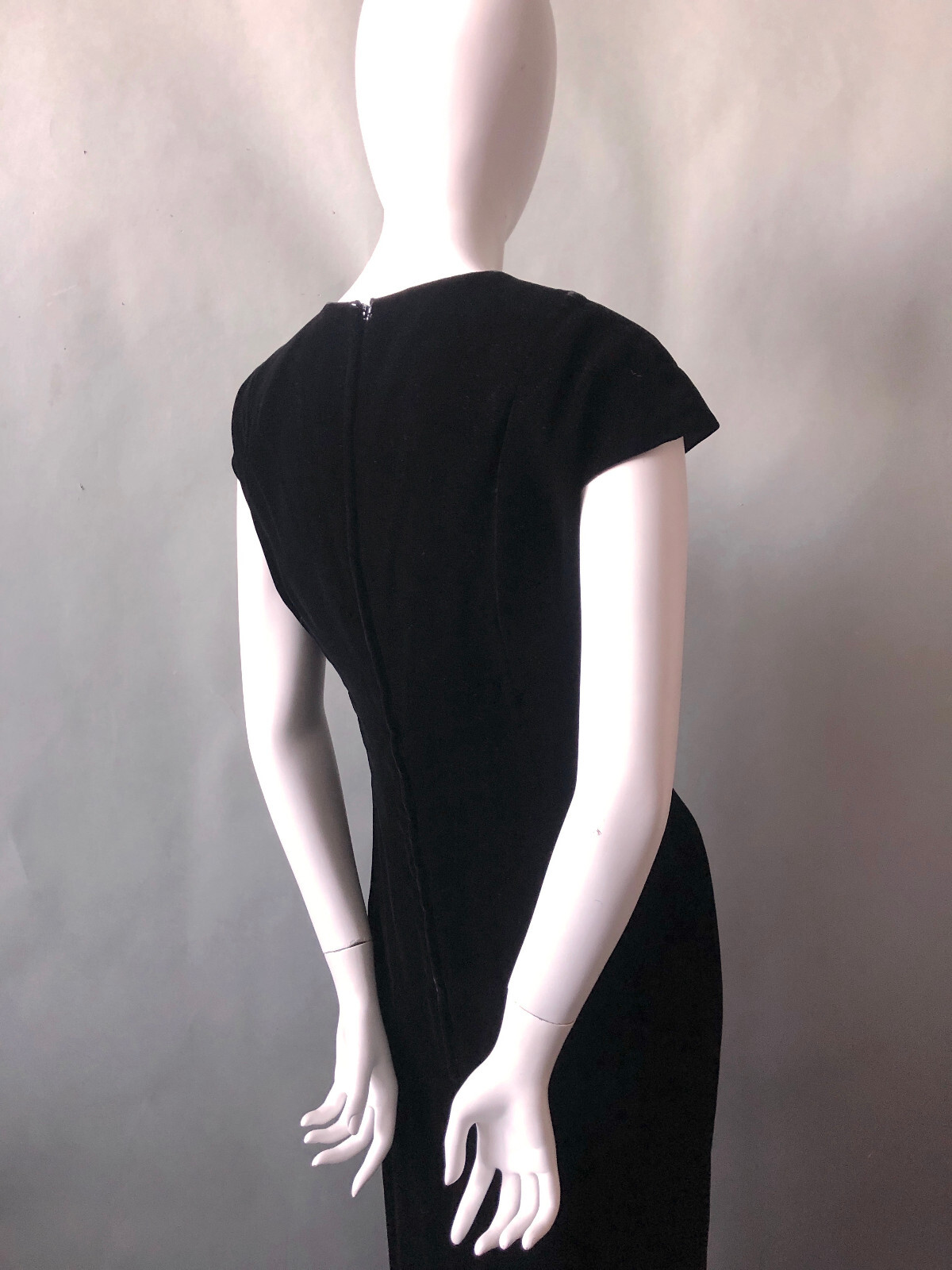 1950s Jonny Herbert LBD Black Velvet Sheath Gown HOLIDAY Dress sz M 36-28-39