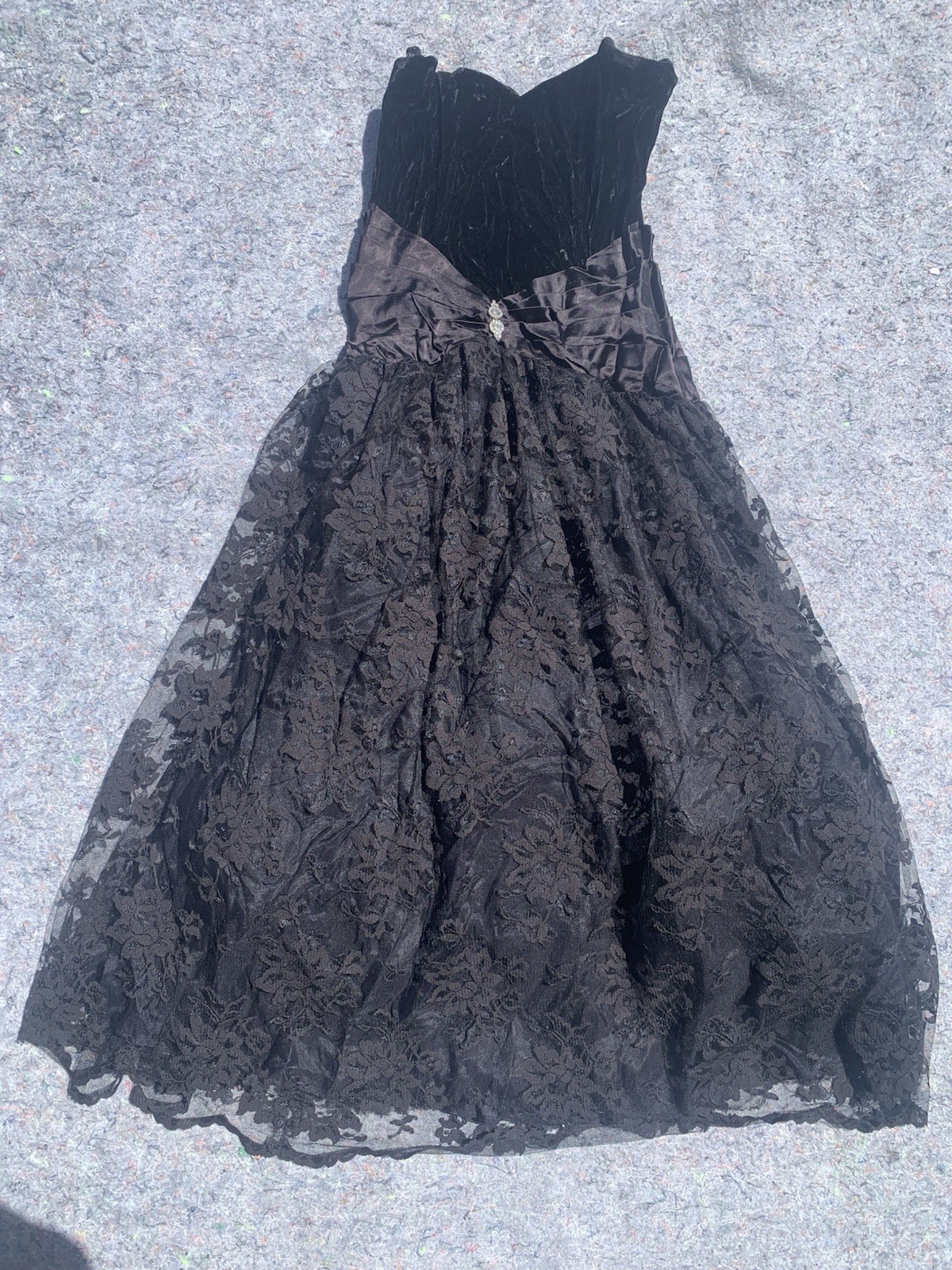 Vintage 80s 90s Scott McClintock black velvet & Chantilly lace formal dress pouf