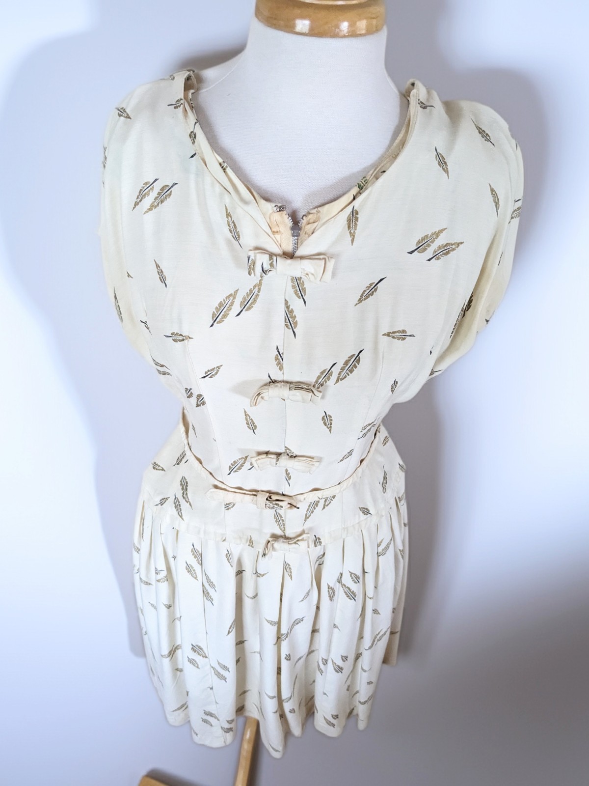 Vintage 1950s Ivory Day Dress Gold Feather Print V-Back Pleated A-Line w Belt
