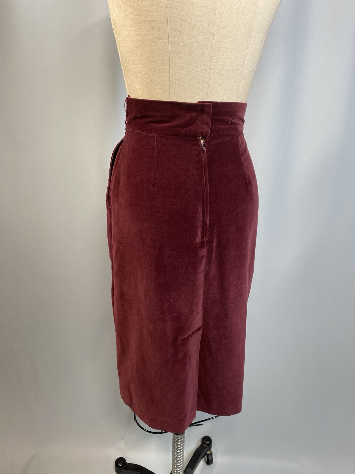 Vintage Skirt Suit Women’s SIZE EXTRA SMAL XS 5 red velvet 70s 80s VINO DE CASA