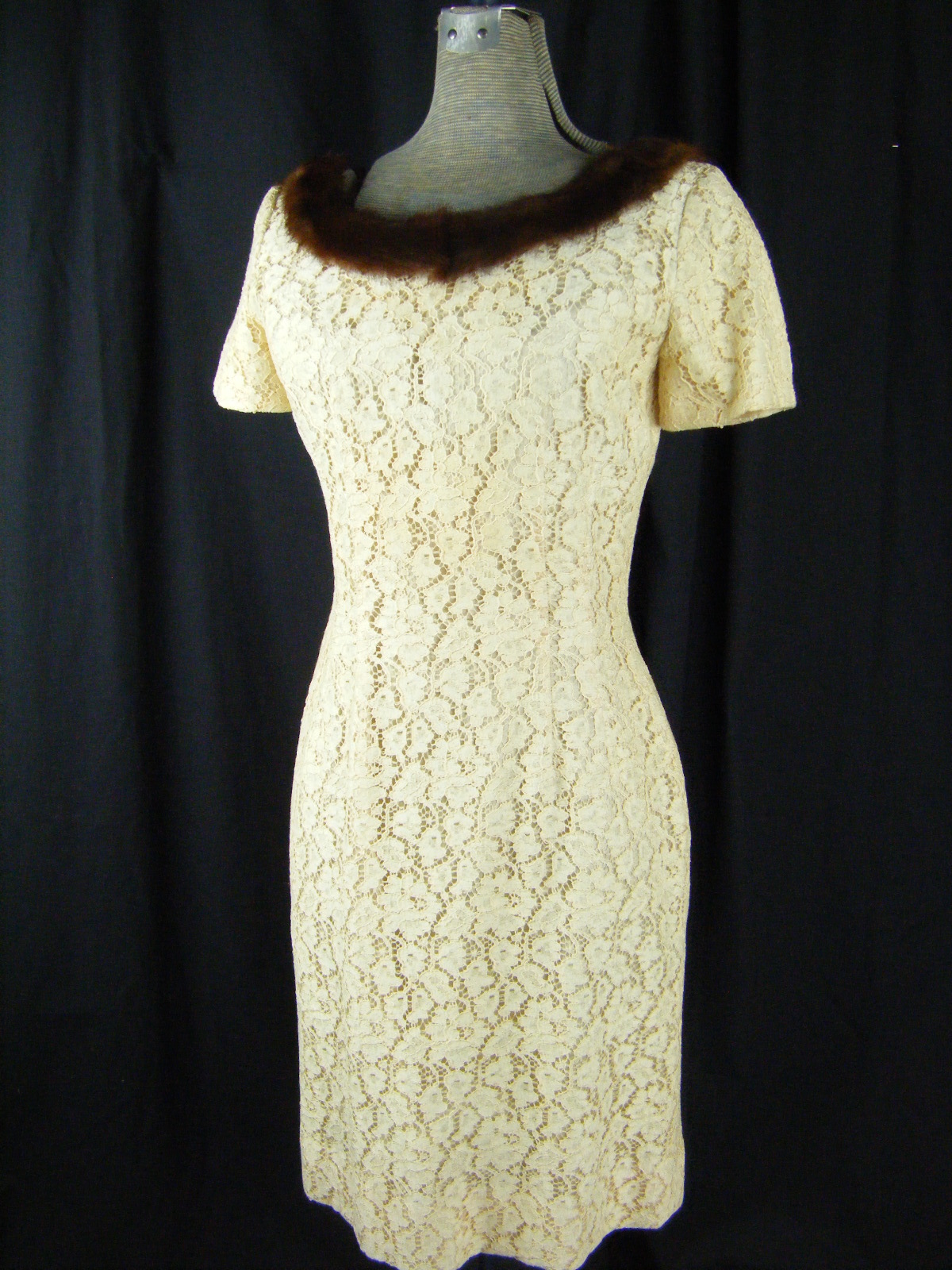 MITZI MORGAN for NEUSTETERS Vtg 50s Cream Lace Dress w/Mink Collar-Bust 36/S