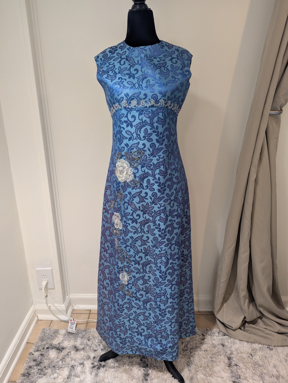 Vintage 1960s Unbranded Blue Purple Rose Brocade Beaded Dress Empire Waist Small
