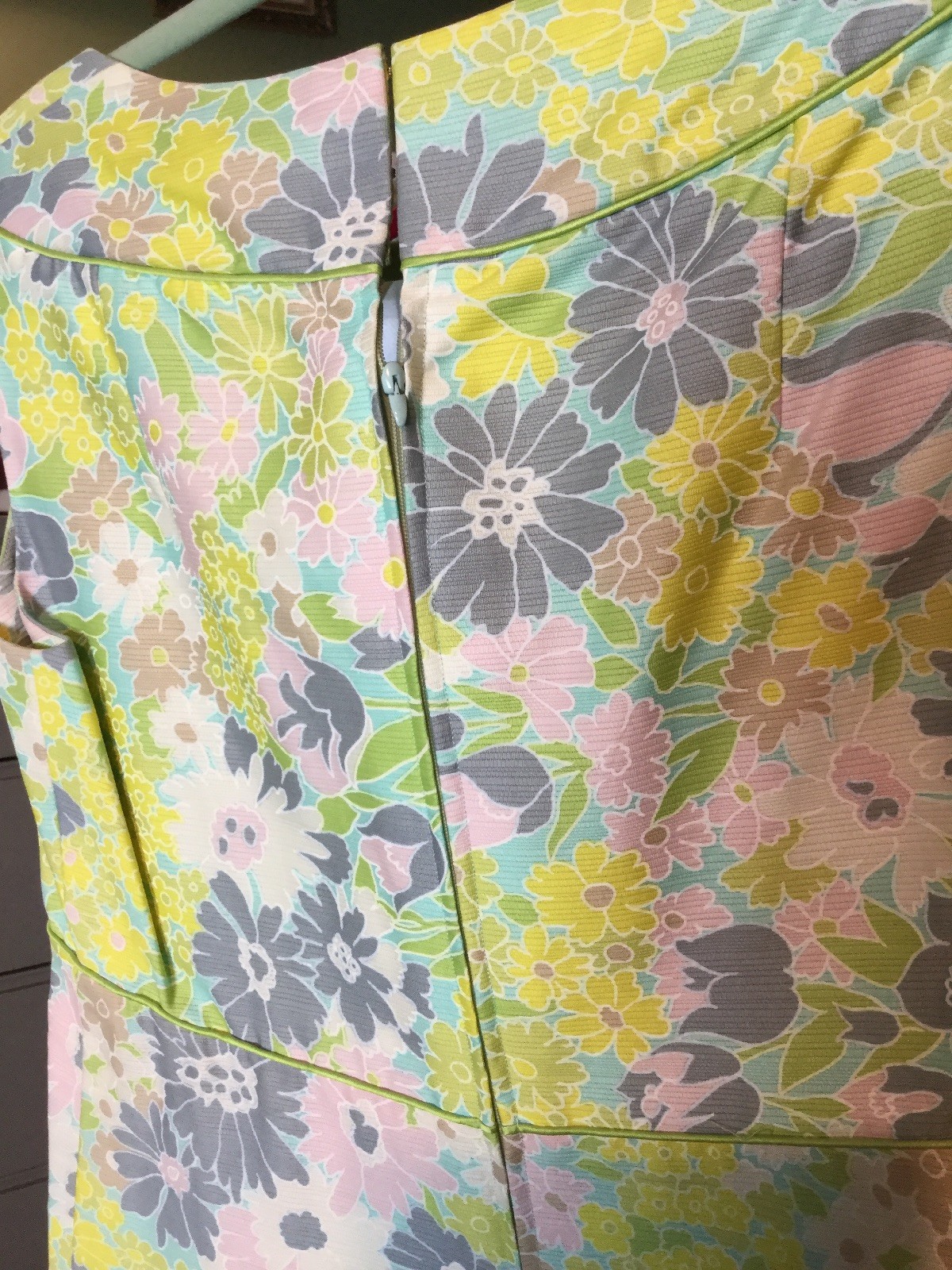 Vintage 1960’s Royal Lynne dress size 14 Floral Pink Green Blue Grey Sleeveless