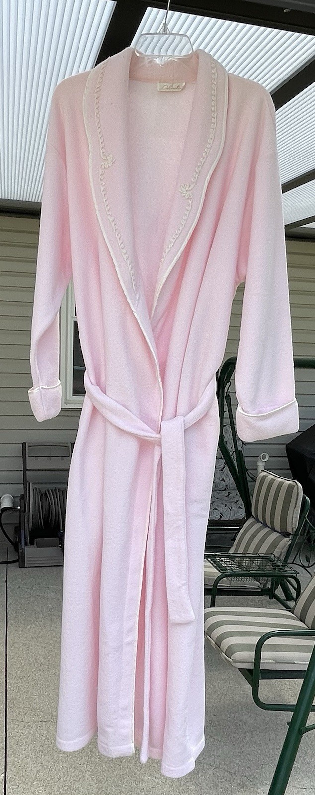 Vintage Delicates Brand Plush Pink Embroidered Soft Plush Robe Size L To XL