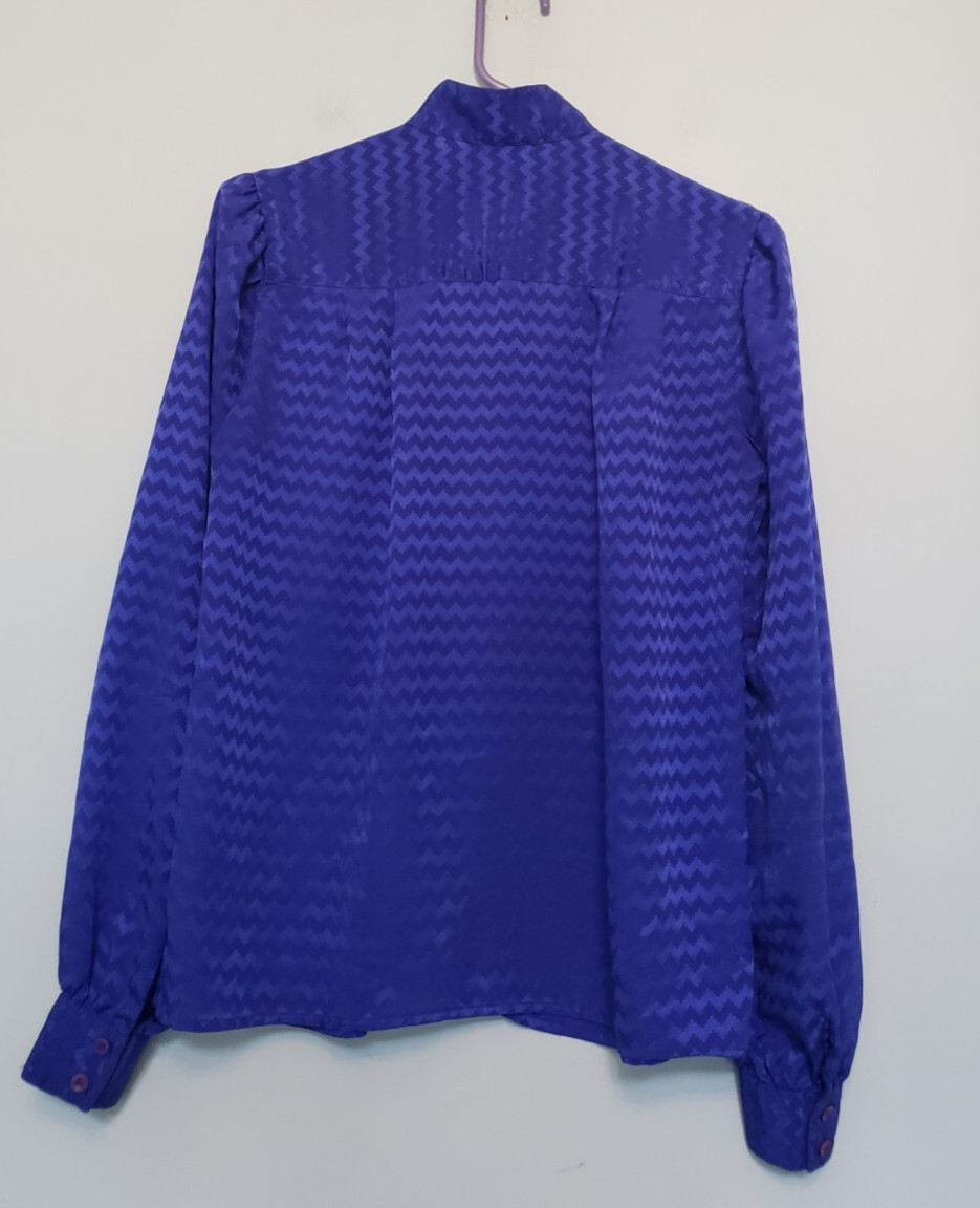 Vtg Anne Klein Womens 14 Blouse Blue High Collar Office Secretary Chevron Shiny
