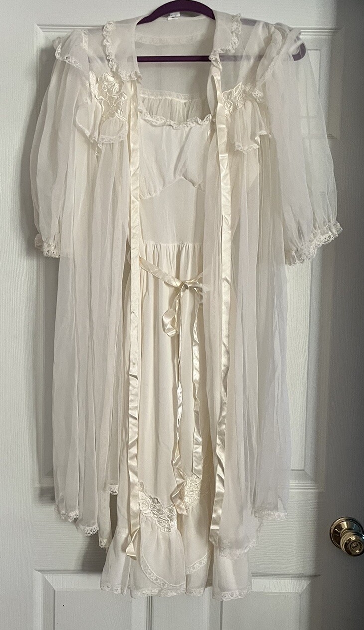 Carillon Vintage Nylon Lace Cream Slip with matching Sheer Robe Size 34