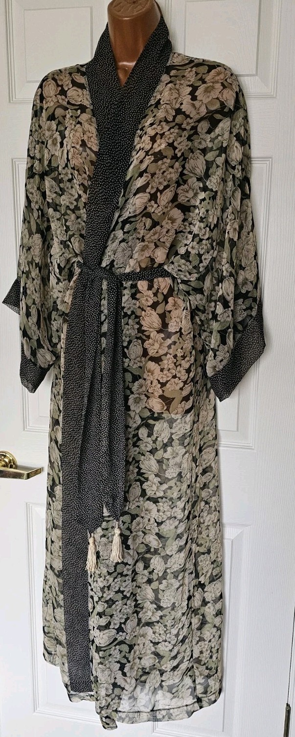 Vintage The Jessica Lynn Collection Floral Chiffon Oversized Robe. Size M