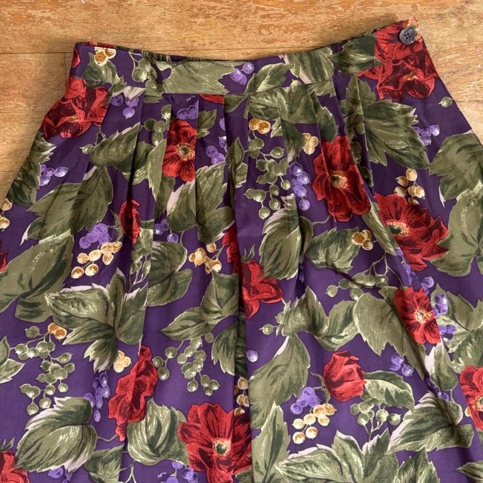 Vintage Floral Pleated Silk Midi Skirt Size Medium 8 Grapes Print 27-30″ Waist
