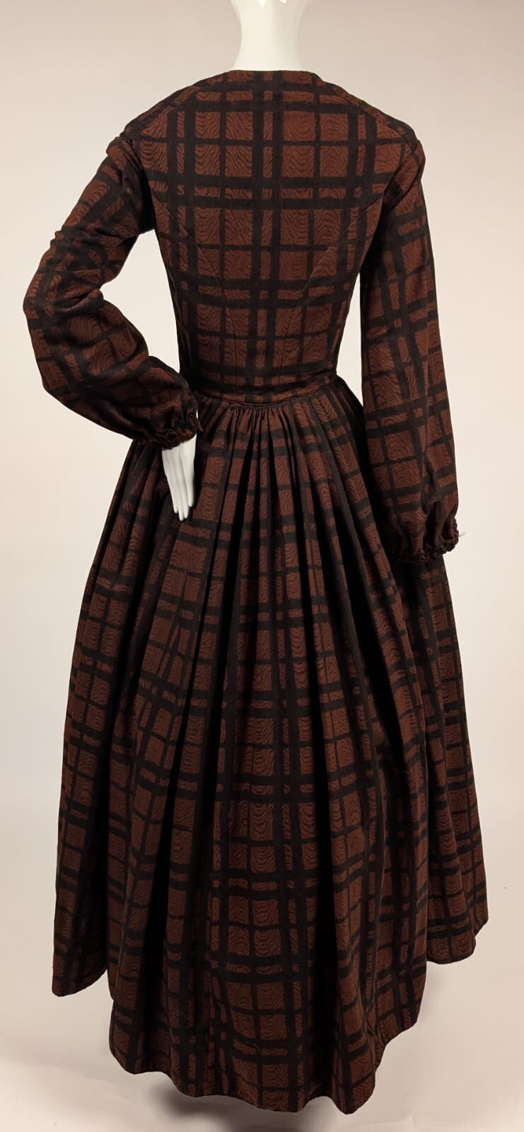 UNUSUAL LINEN WOOL WOOD GRAIN WINDOWPANE 1840’S WINTER WEIGHT DRESS W PLEAT CUFF