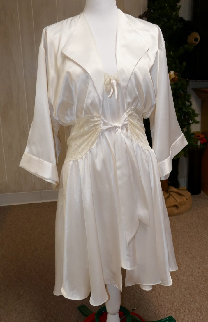 Vintage Blanche Robe And Nightgown Silky & Lace Peignoir Set- Size M