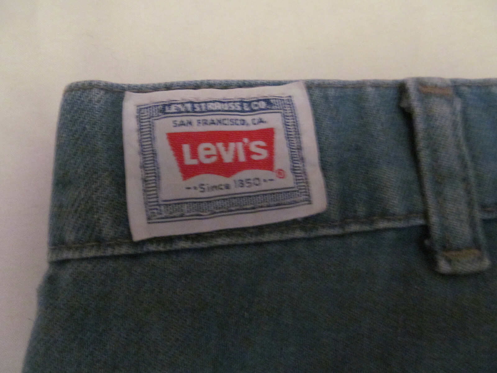 vintage 60’s 70’s LEVI’S light wash trousers wide leg jeans W 32″