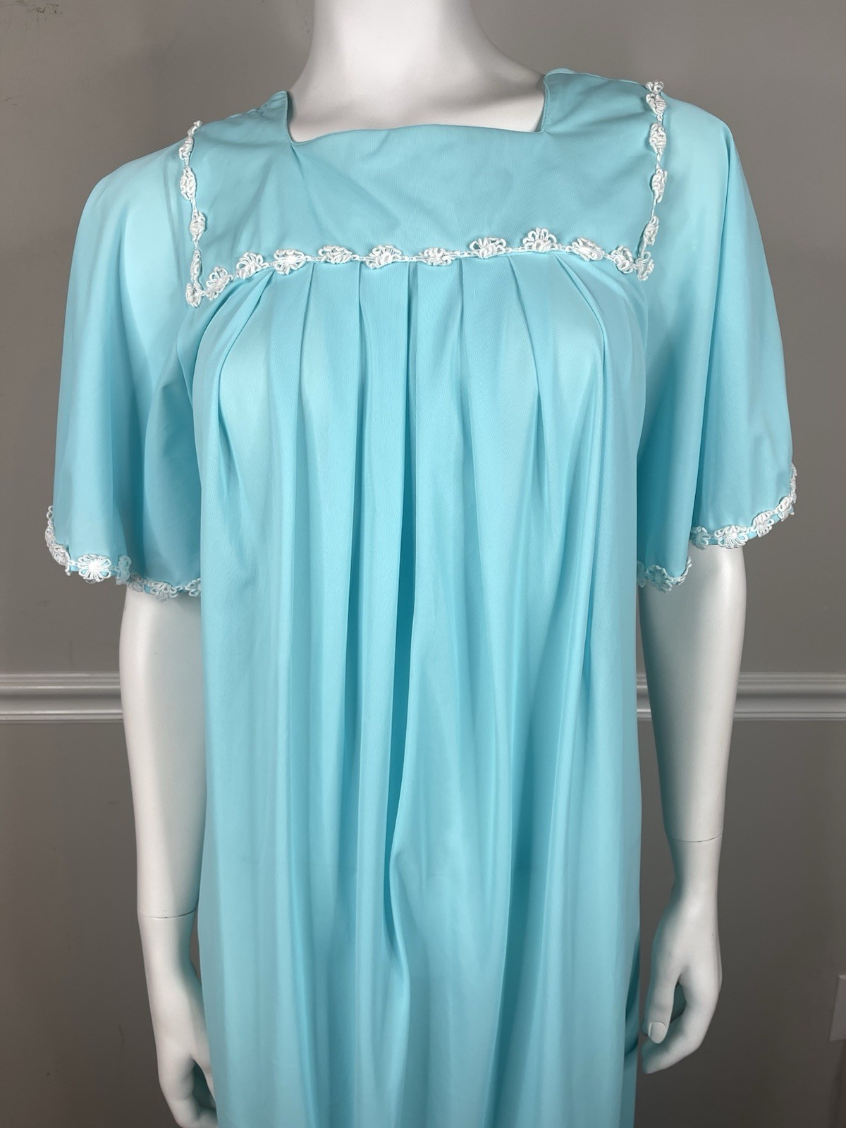 VINTAGE Women’s Loungewear Nylon size M nightgown 1960’s blue USA zip up back