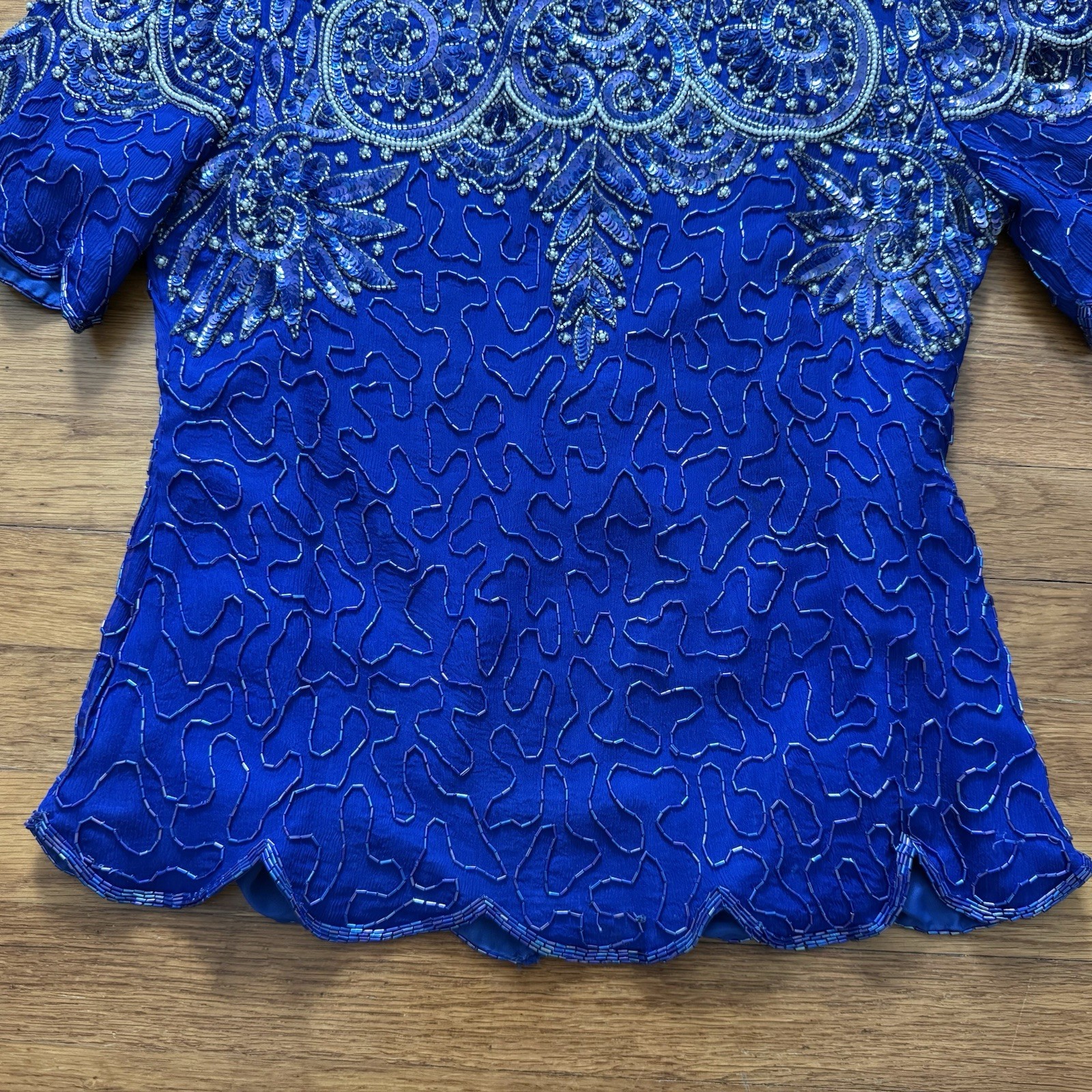VTG Sarin Sequin Top Blouse Blue & White Women’s Sz M Clothing Bedazzled Elegant