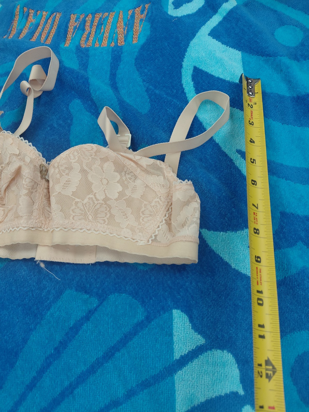 Vintage Lady Cameo Lingerie Bra Size 28D