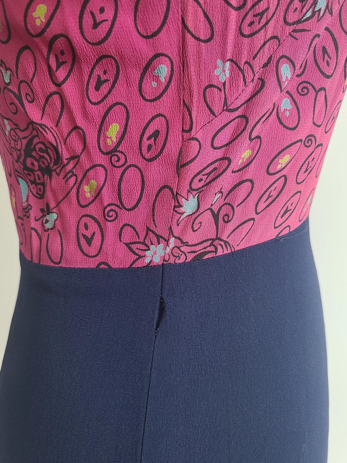 Vintage 1940s Genie Deer Animal Novelty Print Dress Pink Blue Rayon (Waist 27″)