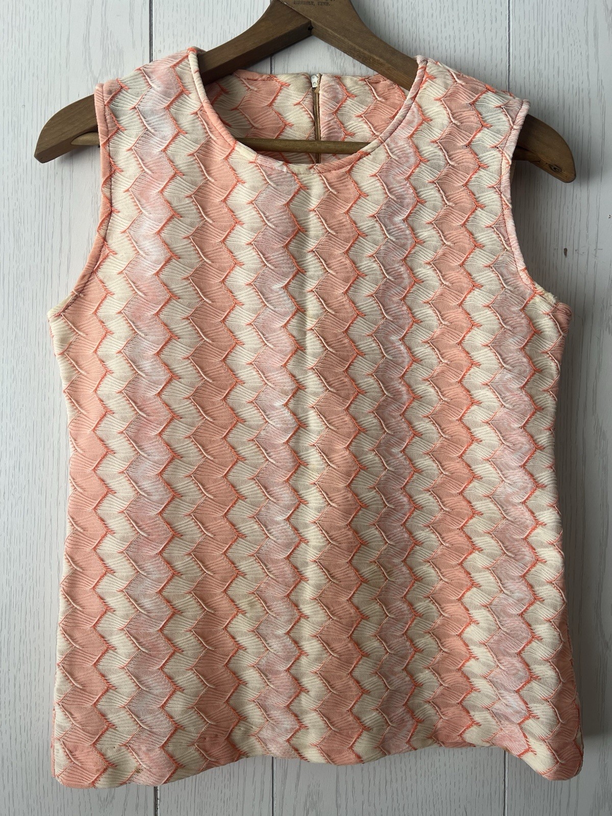 Vintage 60s 70s Knit Top Sherbet Zig Zag Round Neck Medium Peach Cream