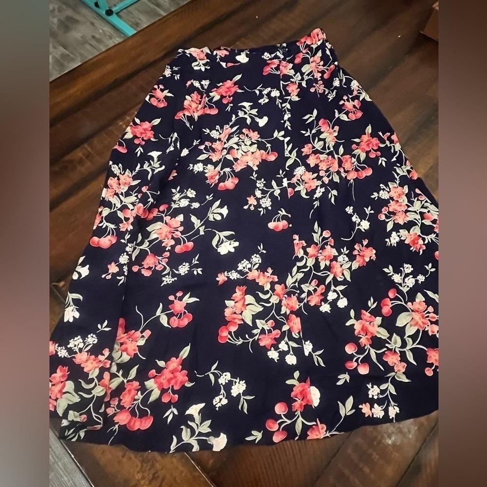 True vintage Southern Lady size M long maxi skirt with elastic band for waist