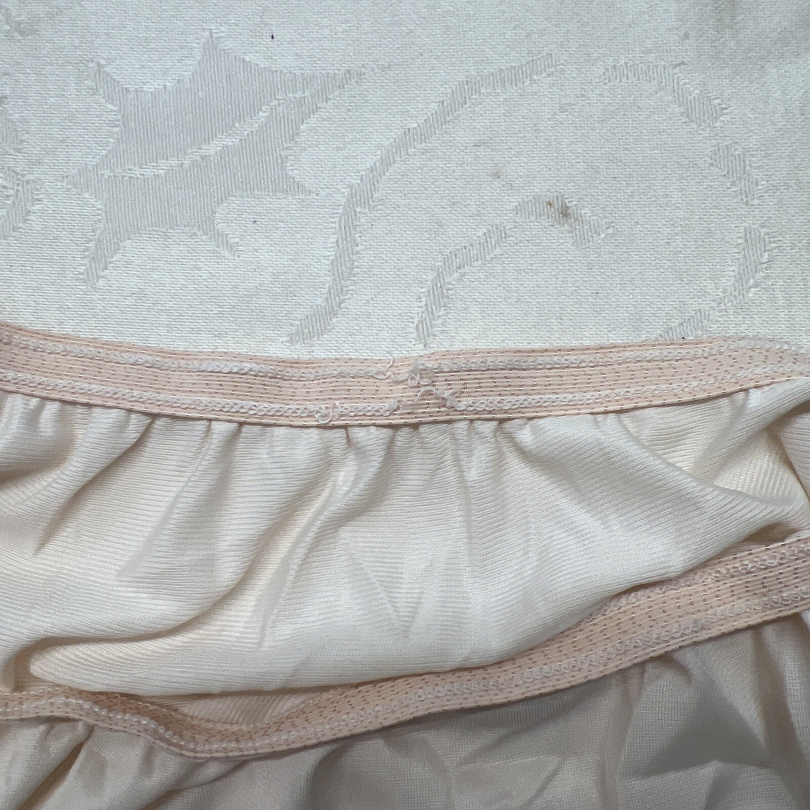 Vintage Greenco Maid Ivory Tan/Nude Slip M 6 Waist Lace Trim 16″ Slit Back.