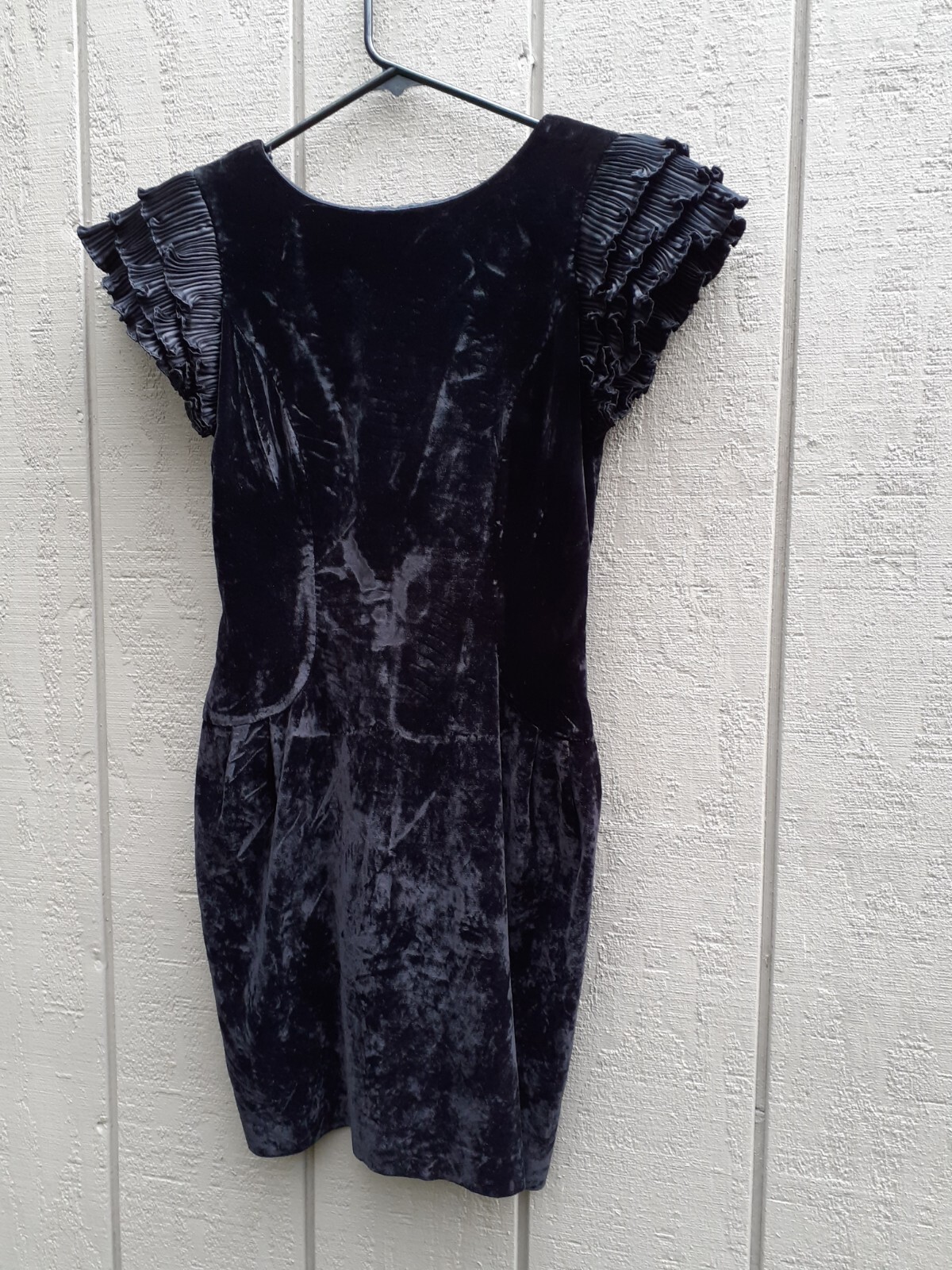 Vtg Nu-Mode Toronto Black Velvet Mini Dress Deep V Back Shoulder Pads XS Ruffled