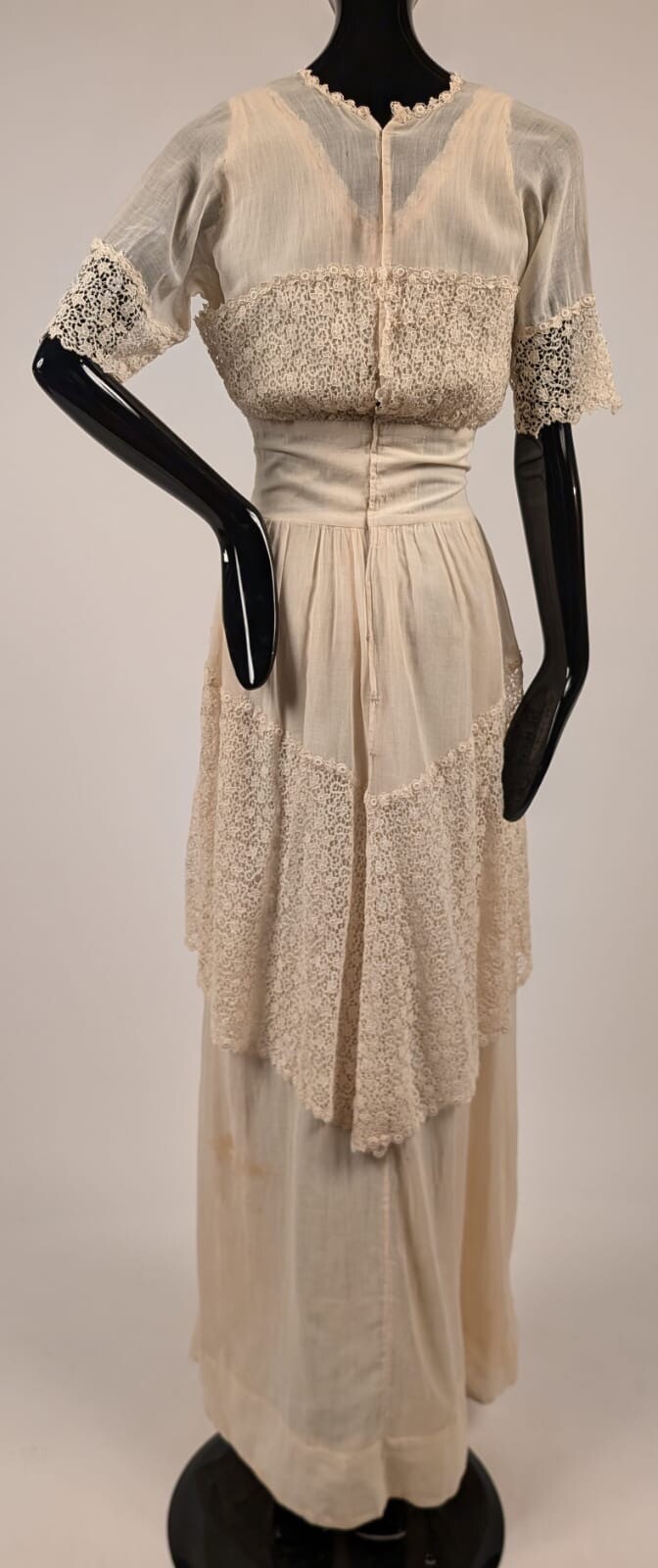 BEAUTIFUL EDWARDIAN LACE + MUSLIN LONG WEDDING DRESS  / GARDEN GOWN W PROVENANCE