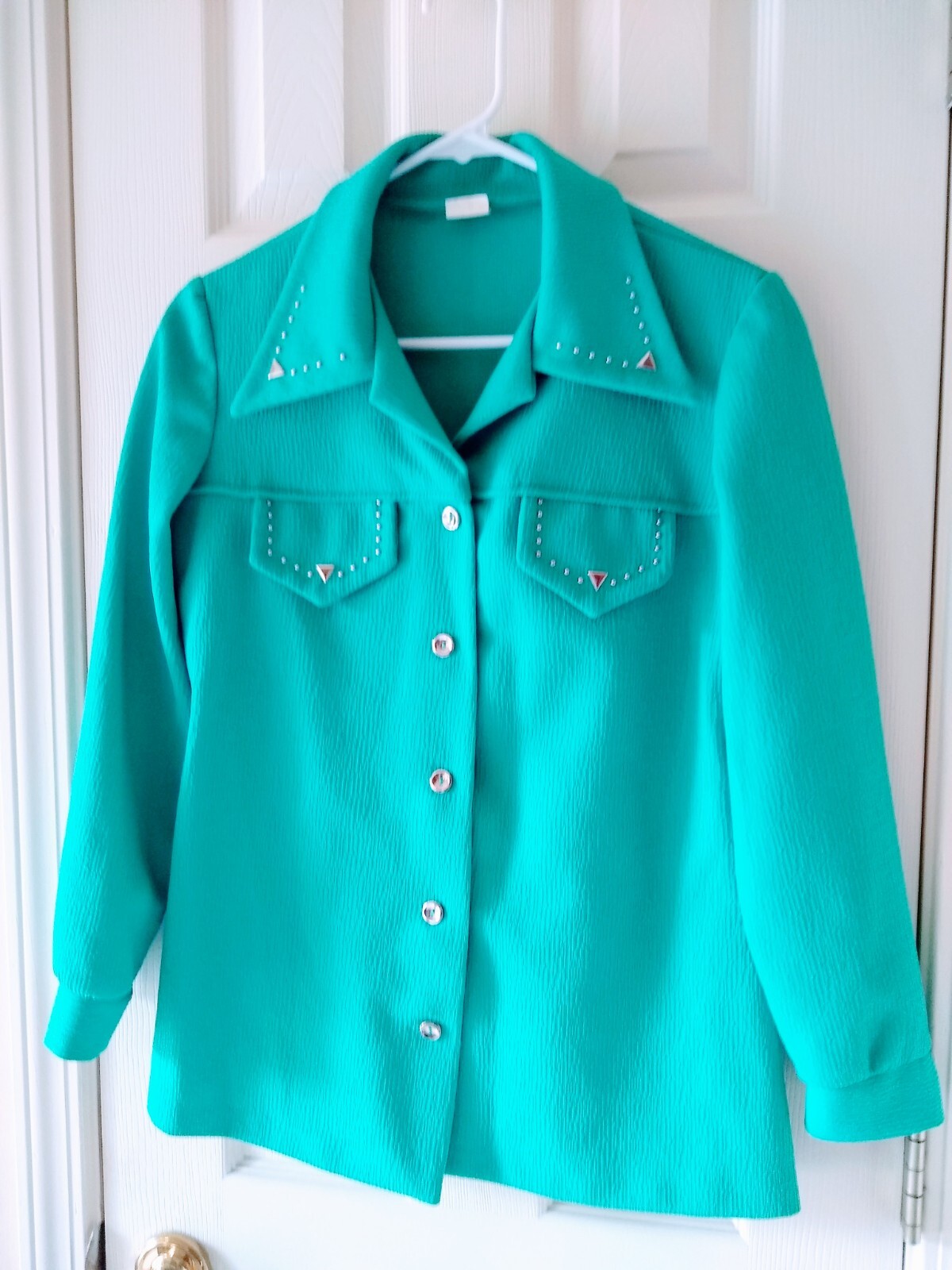 Vintage 60’s Women’s Button Up Textured Shirt silver tone studs Wing Collar
