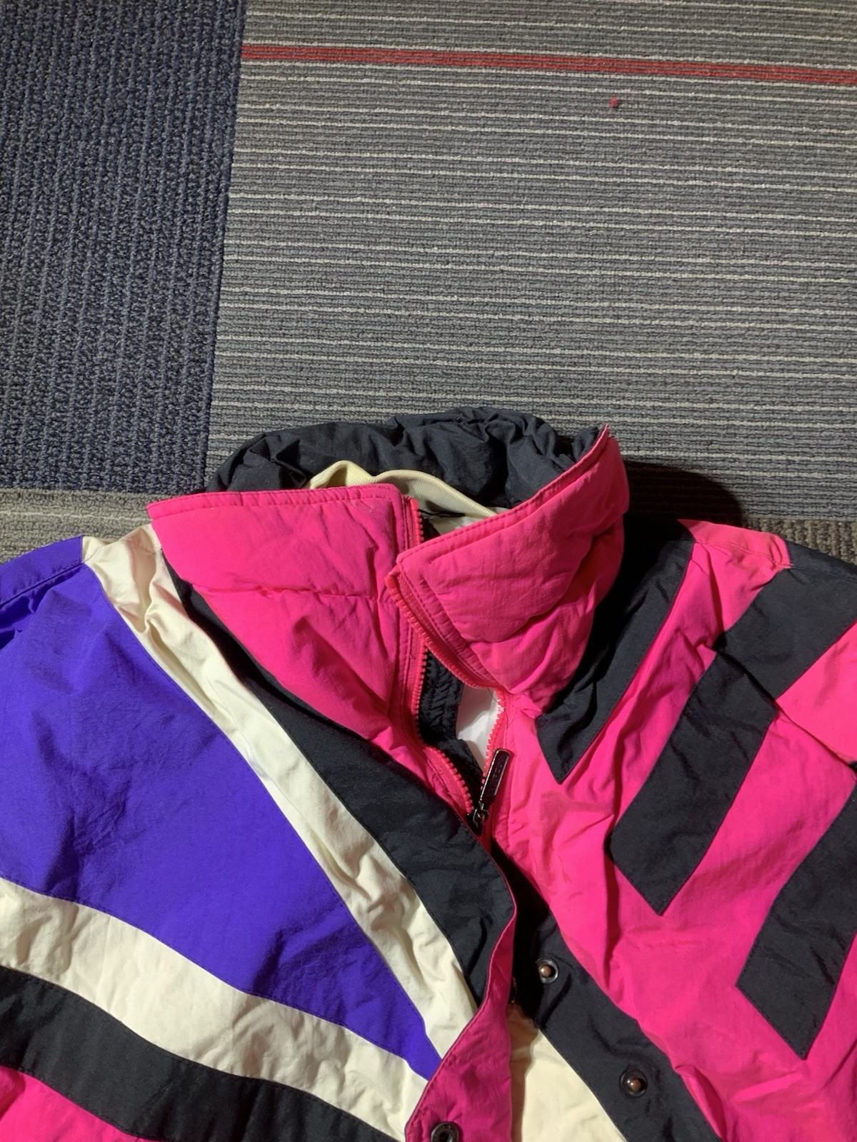 Vintage Womens Tyrolia by Head Size 10 Snow Ski Jacket in Pink