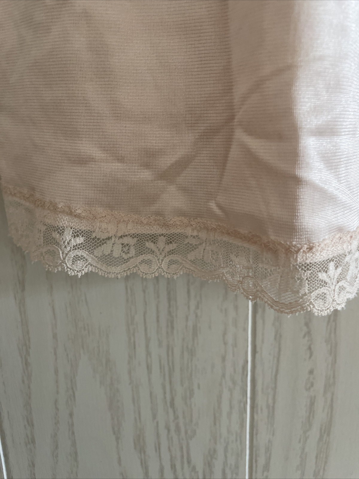 Warners Perfect Measure Champagne/Beige Half Slip Long 31”Size M Vintage Nylon