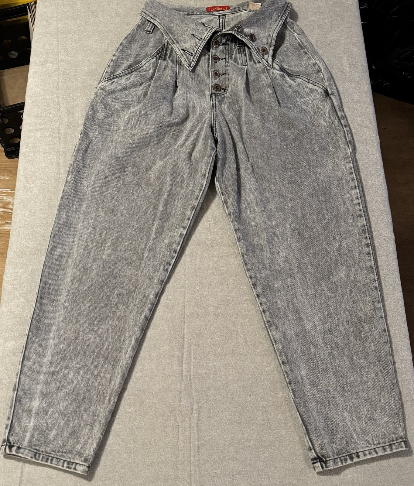 Bonjour 80s Balloon Leg Jeans Batwing V High Waist Acid Wash 26×27 Mom Jeans