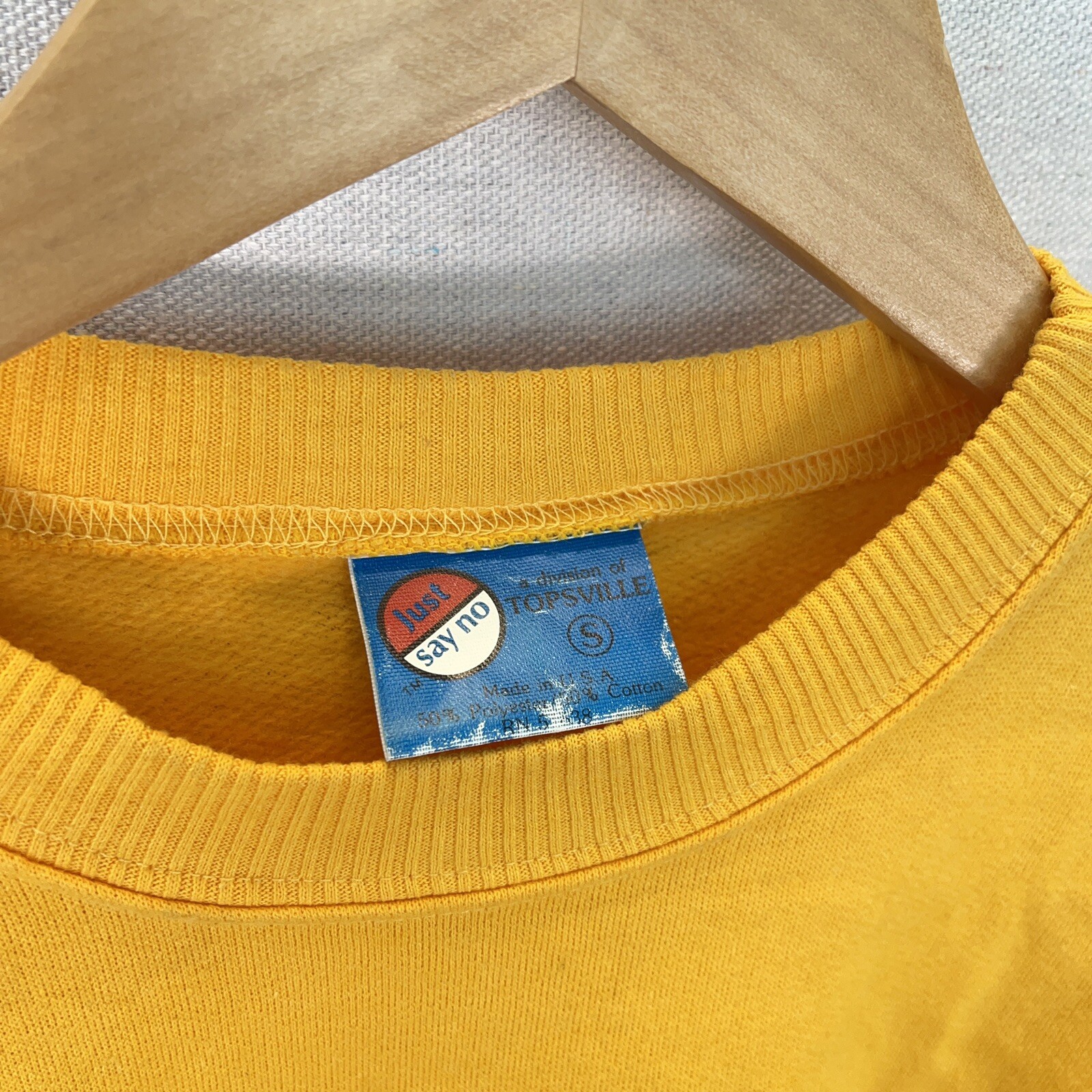 Vintage „Just Say No” Sweatshirt Size Small Yellow Sweater Made In USA