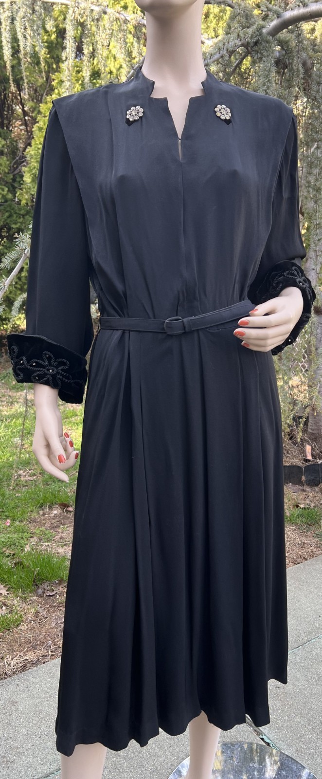 VINTAGE 1950’s ERINE CARTER BLACK RAYON DRESS W/ VELVET CUFFS RHINESTONES XL