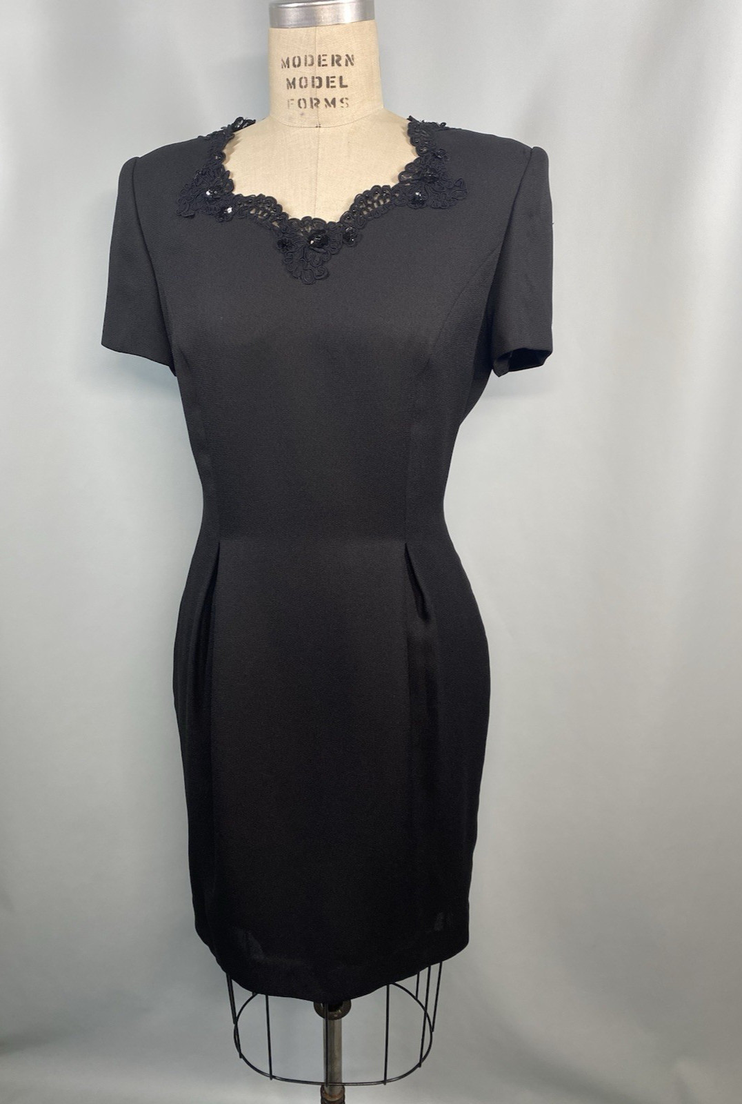 Vintage Dress SIZE 8 MEDIUM black short MAGGIE LONDON sheath 80s 90s