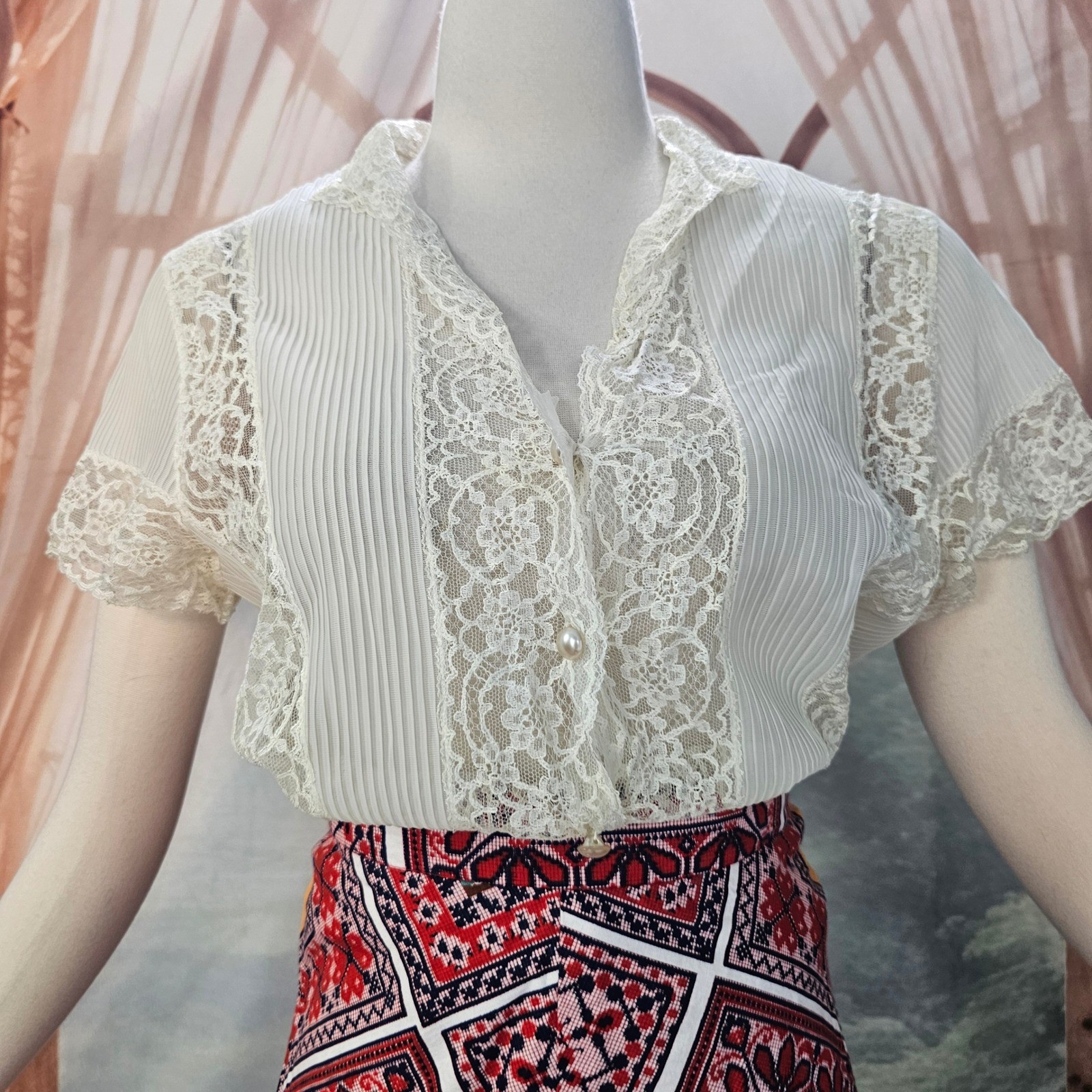 Vintage 1960’s Jami Originals Ivory Lace Blouse Pearl Button Short Sleeve Top