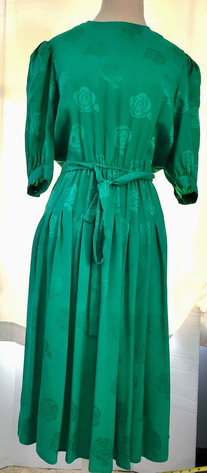 VTG 80s Papell 100% Silk Green Belted Stretch waist Dress size 12P Half Sleeve