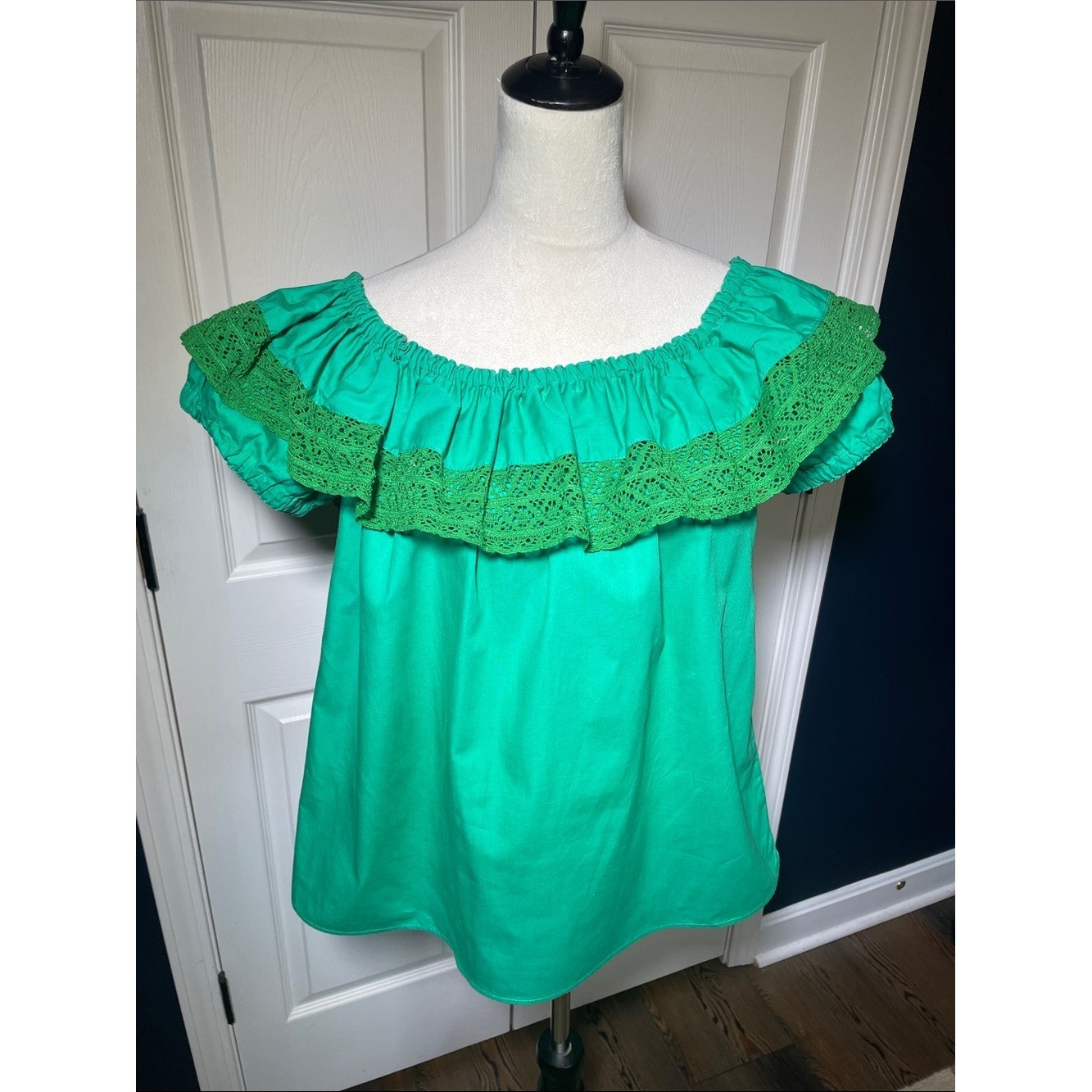 Vintage 70s Tachi Castillo Green Off-Shoulder Peasant Blouse Lace Trim Size M