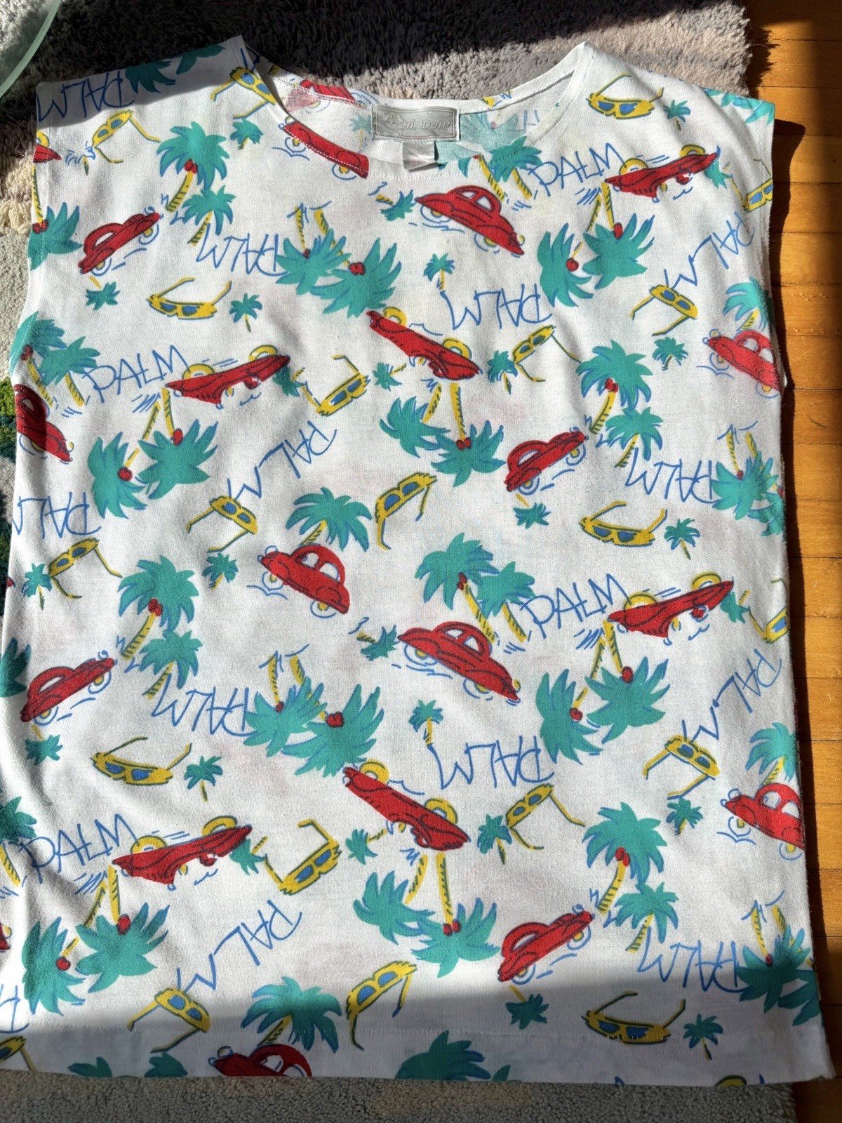 Vintage 80’s NOVELTY BEACH SHIRT Tee Palm Trees Sunglasses Cap Sleeve Hey Doll!